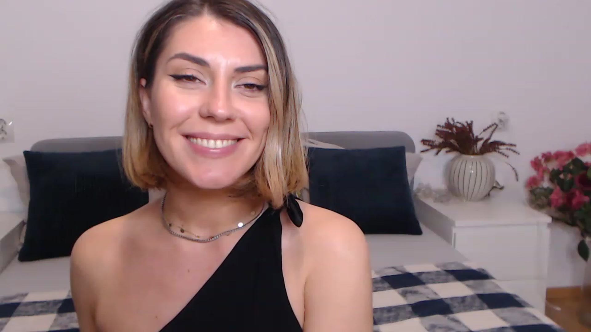 Gallery image thumbnail from BlueStocking's myfreecams stream on, 06/13/2023, 16:47 image 5 of 20