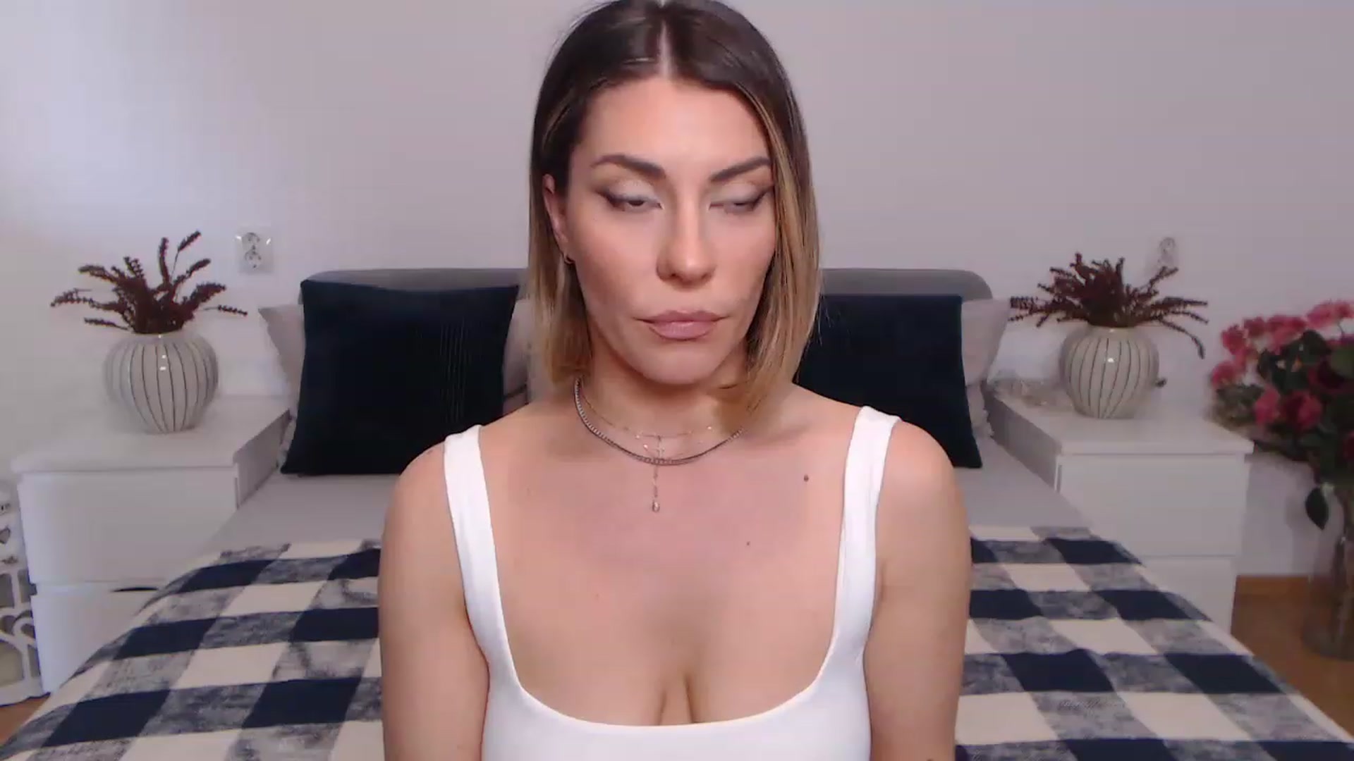 Gallery image thumbnail from BlueStocking's myfreecams stream on, 06/15/2023, 10:27 image 9 of 20