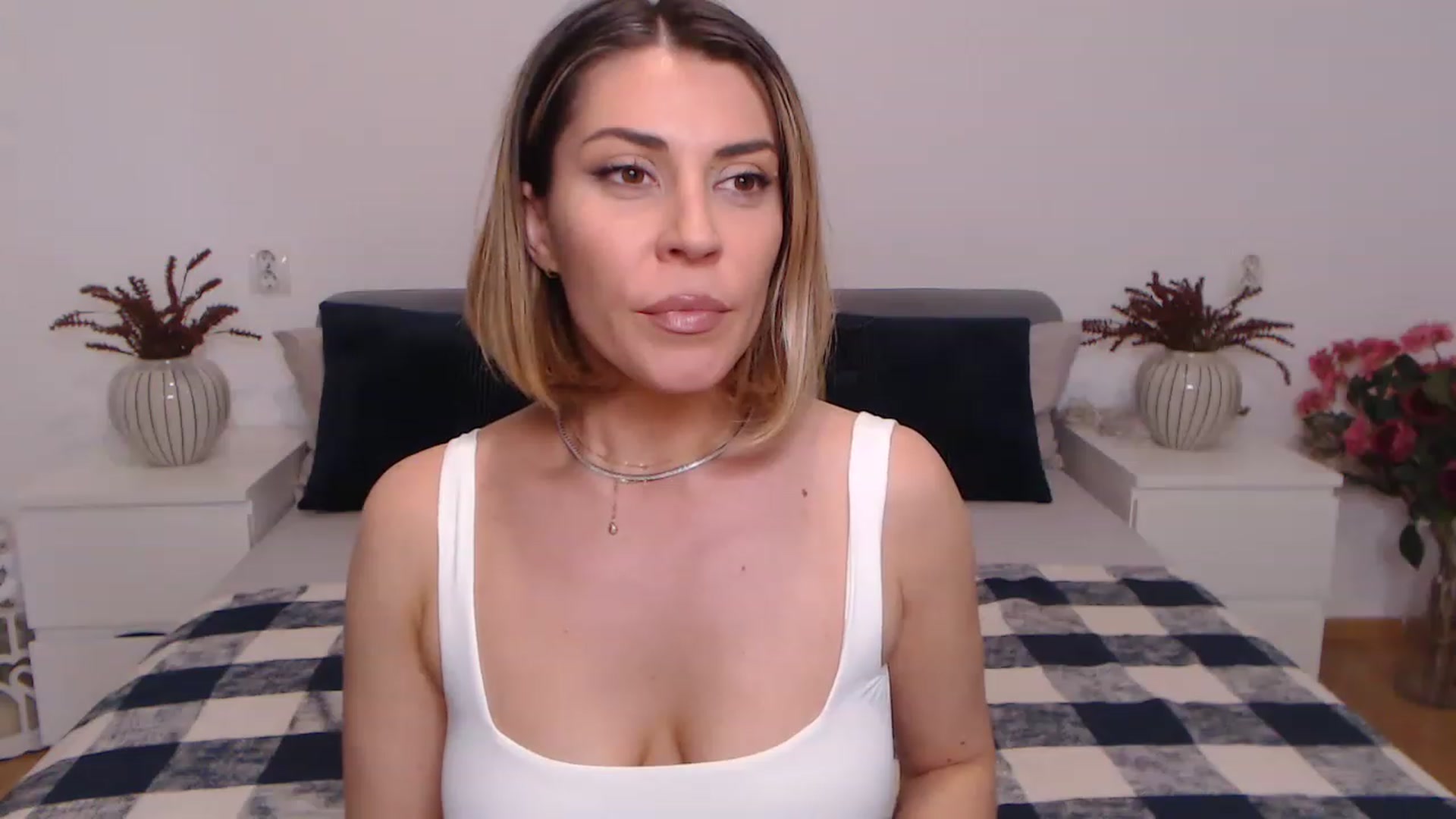 Gallery image thumbnail from BlueStocking's myfreecams stream on, 06/15/2023, 16:55 image 8 of 20