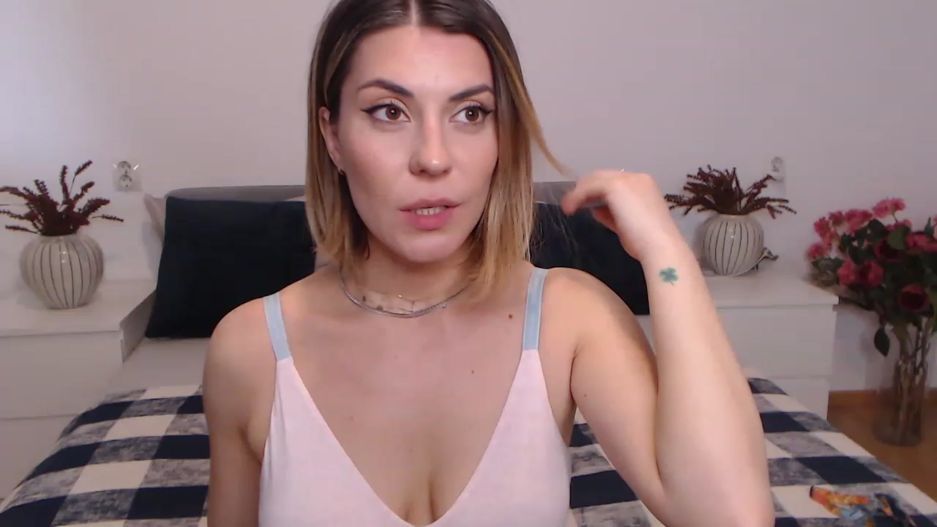Gallery image thumbnail from BlueStocking's myfreecams stream on, 06/17/2023, 12:01 image 1 of 20