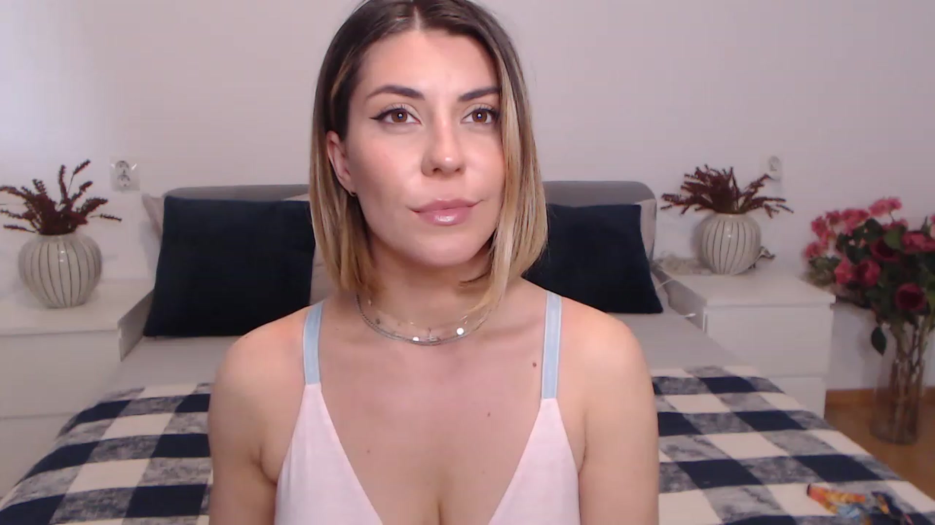 Gallery image thumbnail from BlueStocking's myfreecams stream on, 06/17/2023, 12:01 image 10 of 20