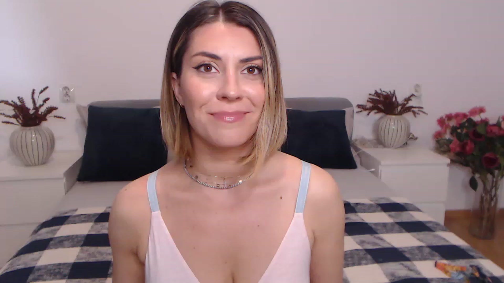 Gallery image thumbnail from BlueStocking's myfreecams stream on, 06/17/2023, 12:01 image 14 of 20