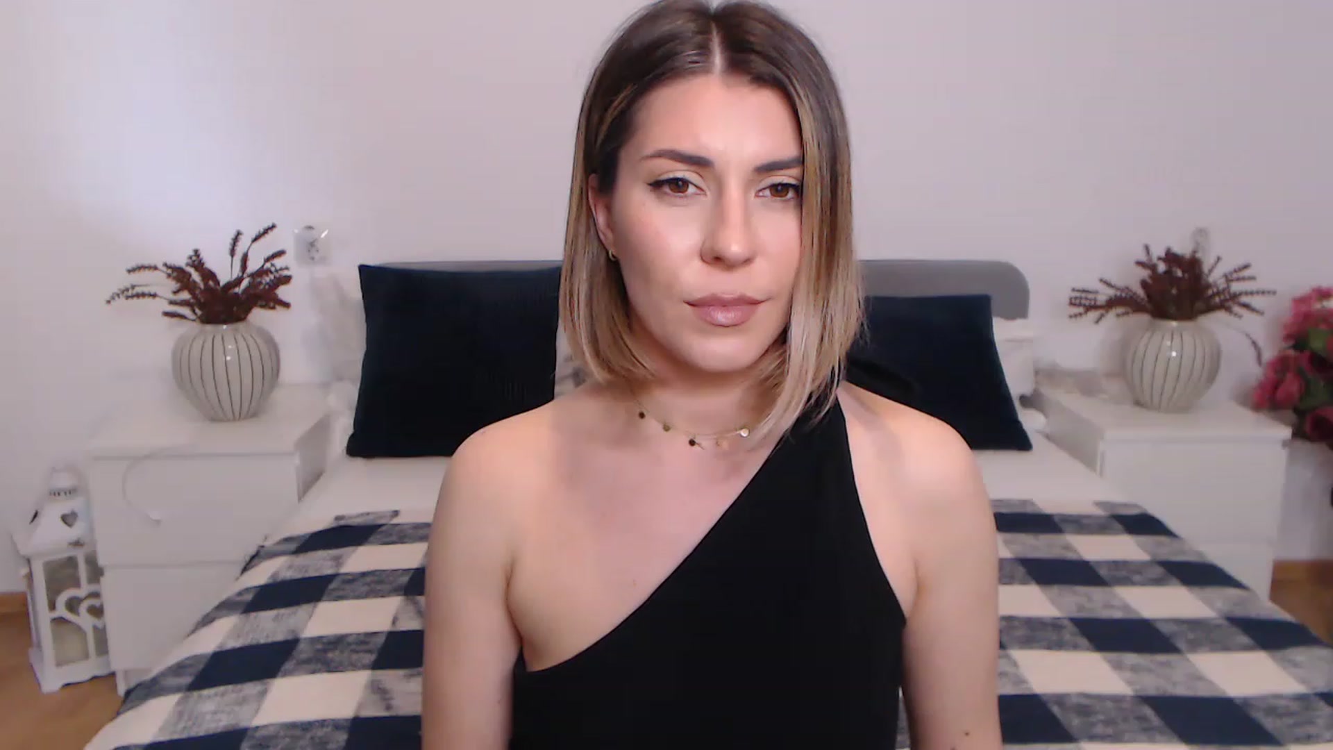 Gallery image thumbnail from BlueStocking's myfreecams stream on, 06/18/2023, 12:56 image 10 of 20