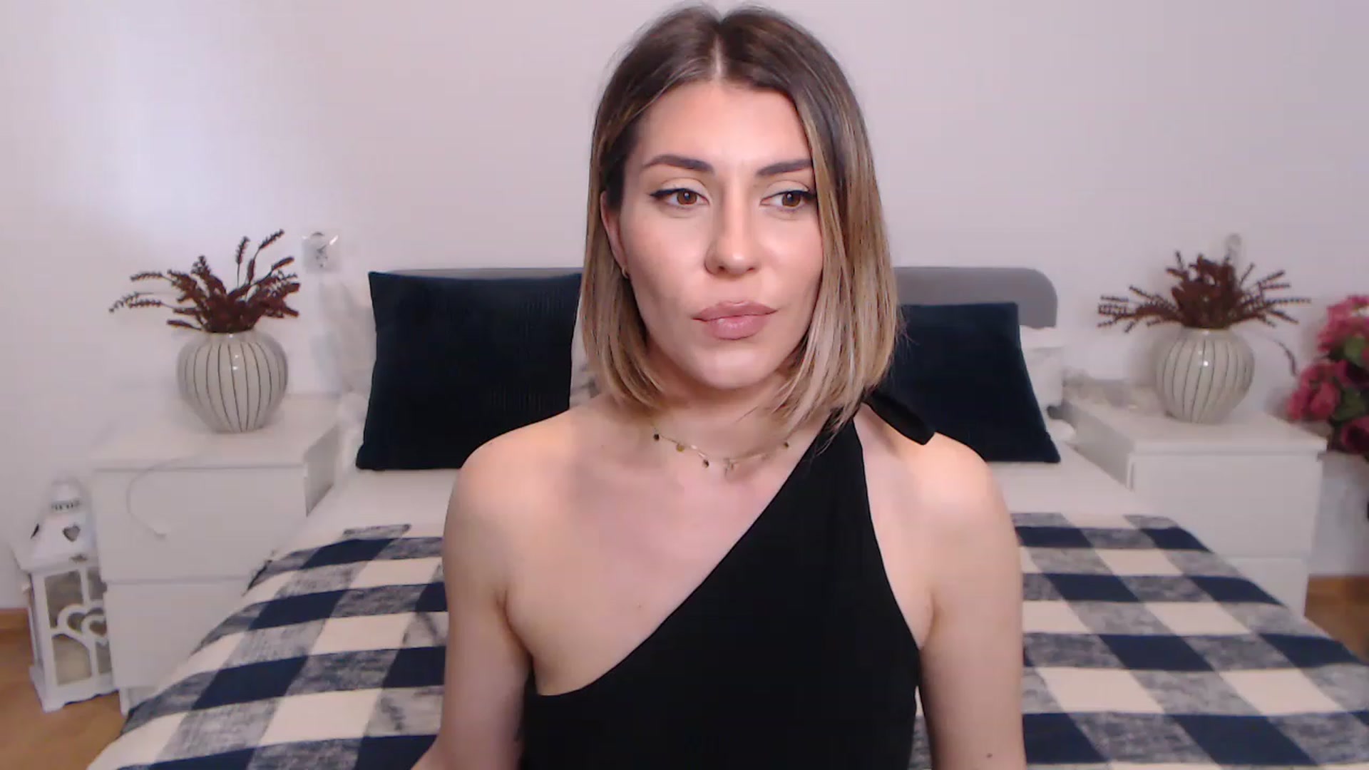 Gallery image thumbnail from BlueStocking's myfreecams stream on, 06/18/2023, 12:56 image 1 of 20