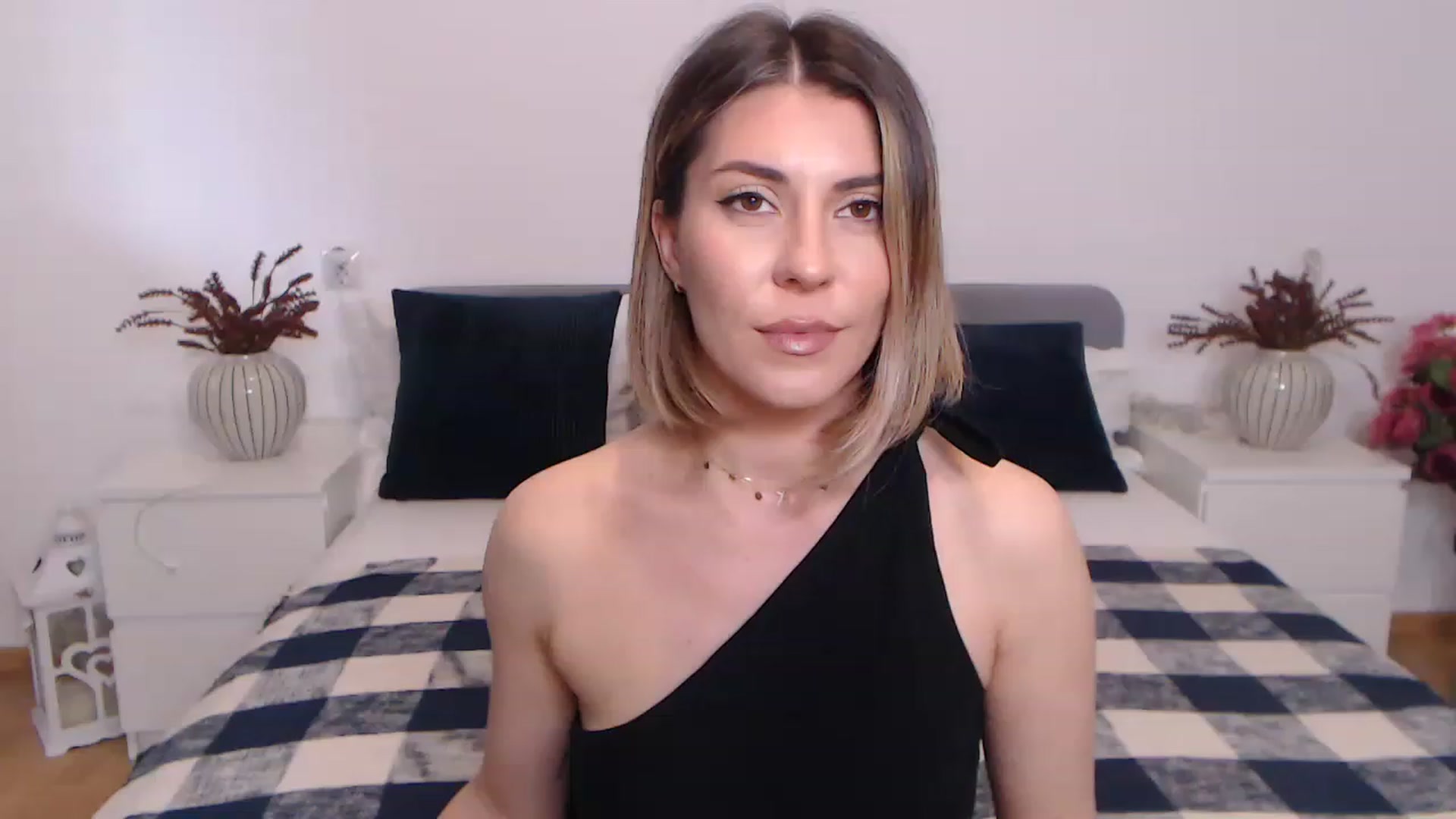 Gallery image thumbnail from BlueStocking's myfreecams stream on, 06/18/2023, 12:56 image 3 of 20