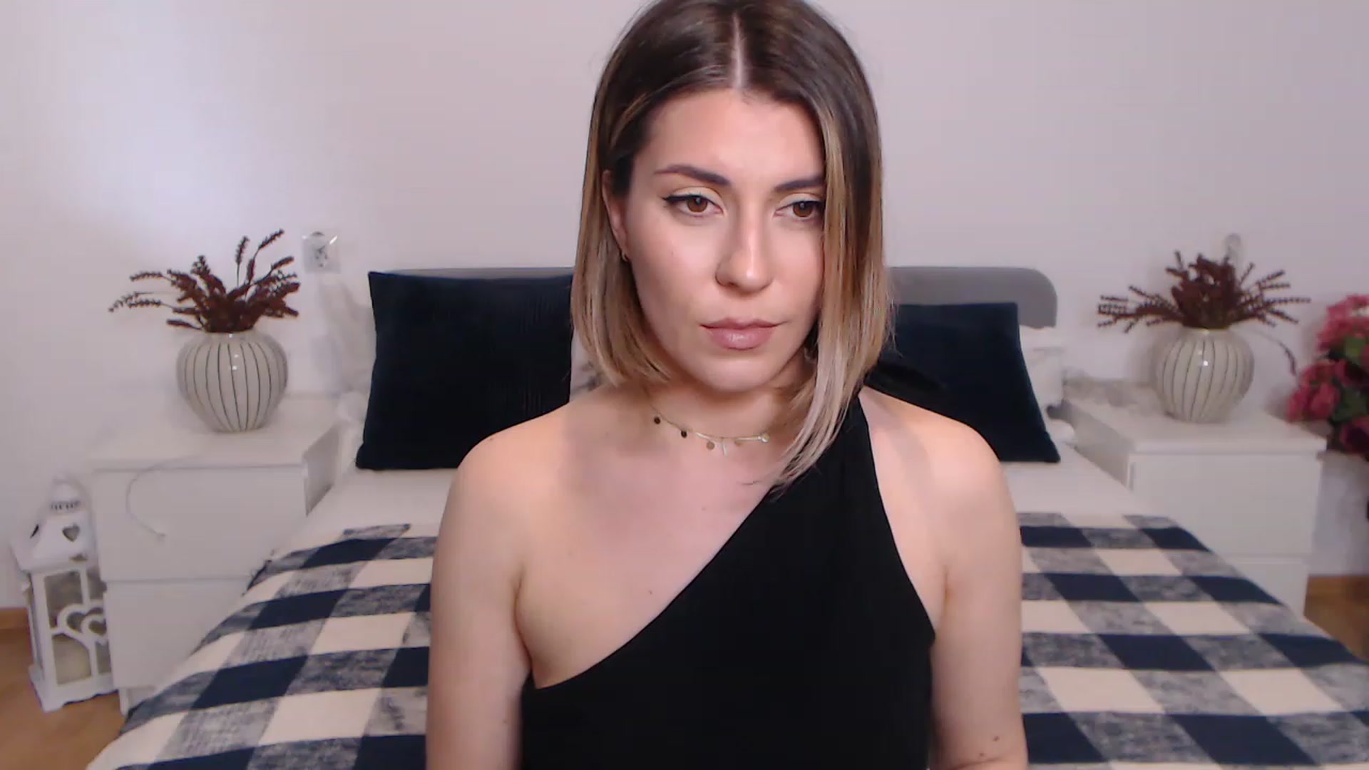 Gallery image thumbnail from BlueStocking's myfreecams stream on, 06/18/2023, 12:56 image 8 of 20