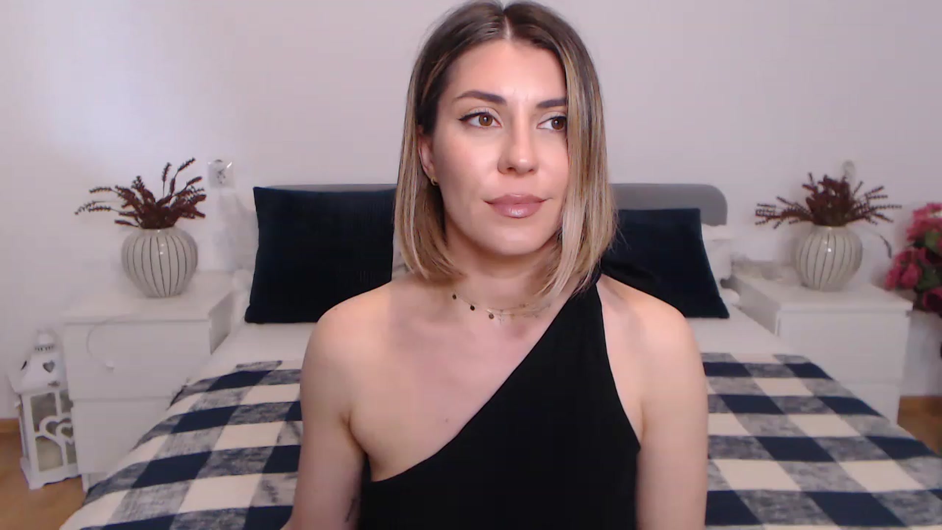 Gallery image thumbnail from BlueStocking's myfreecams stream on, 06/18/2023, 12:56 image 18 of 20