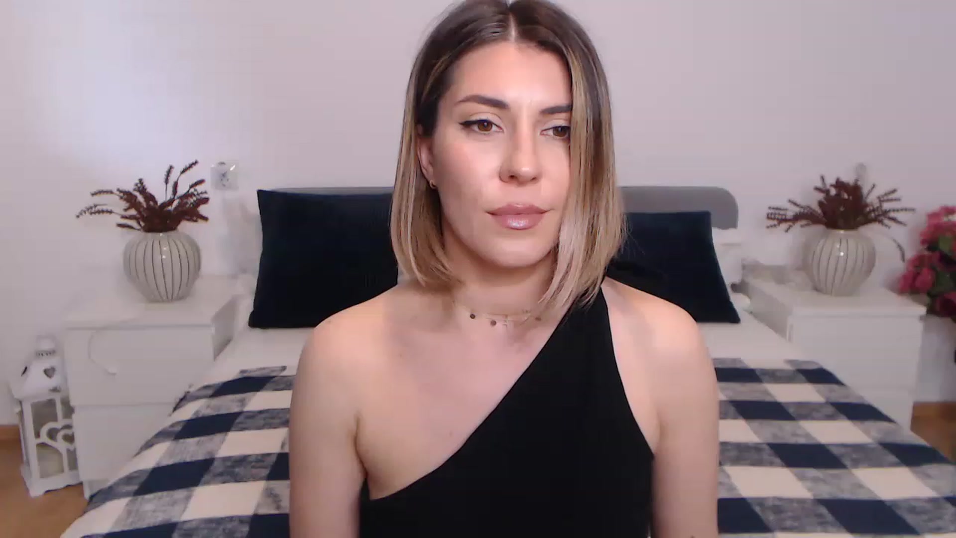 Gallery image thumbnail from BlueStocking's myfreecams stream on, 06/18/2023, 12:56 image 17 of 20