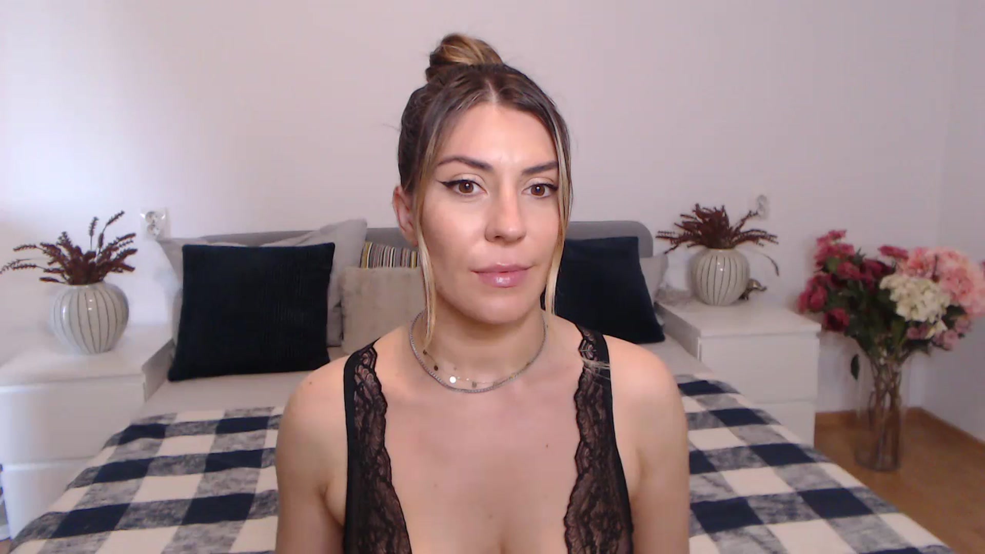Gallery image thumbnail from BlueStocking's myfreecams stream on, 07/06/2023, 14:01 image 18 of 20