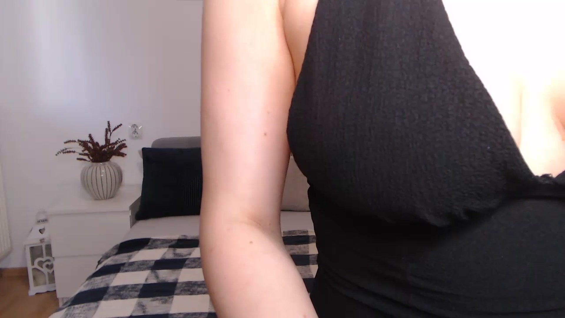 Gallery image thumbnail from BlueStocking's myfreecams stream on, 07/13/2023, 08:41 image 11 of 20