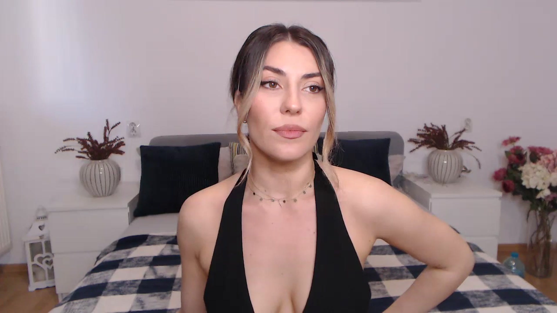 Gallery image thumbnail from BlueStocking's myfreecams stream on, 07/13/2023, 08:41 image 13 of 20