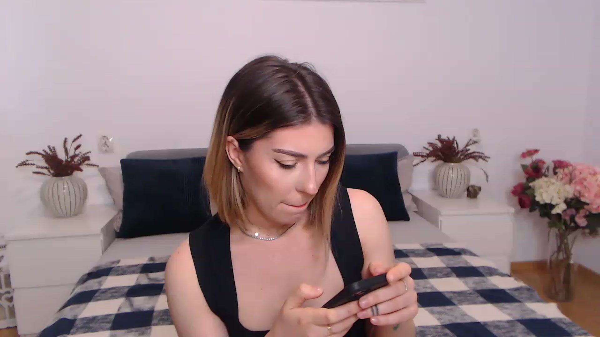 Gallery image thumbnail from BlueStocking's myfreecams stream on, 07/19/2023, 09:14 image 2 of 20