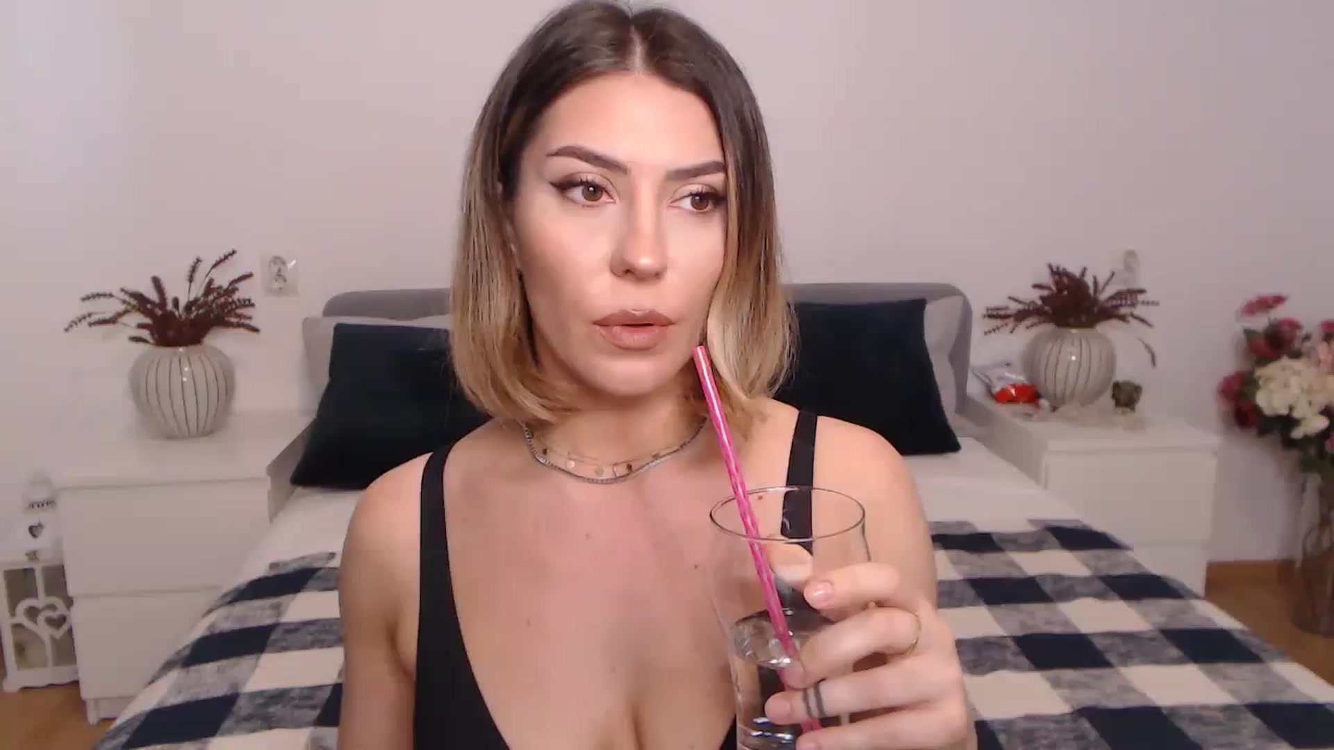 Gallery image thumbnail from BlueStocking's myfreecams stream on, 08/01/2023, 10:45 image 1 of 20