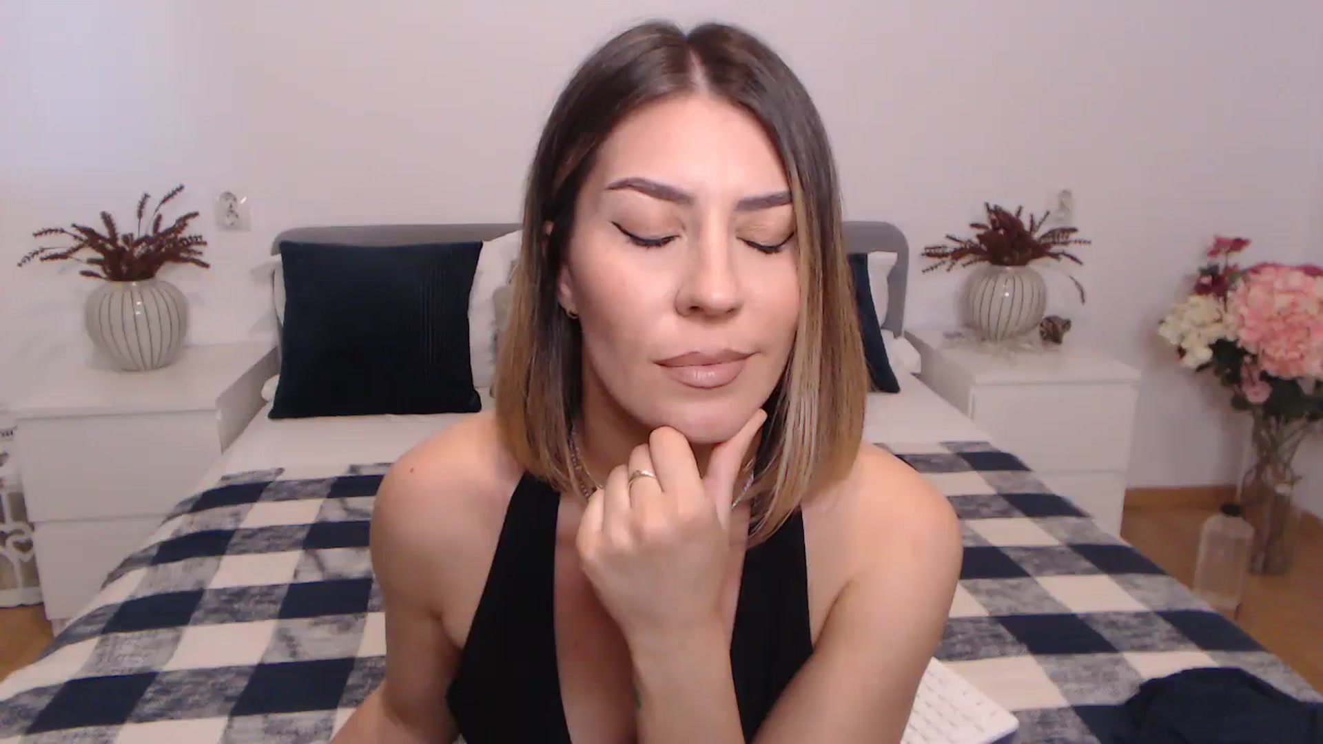 Gallery image thumbnail from BlueStocking's myfreecams stream on, 08/05/2023, 14:08 image 16 of 20