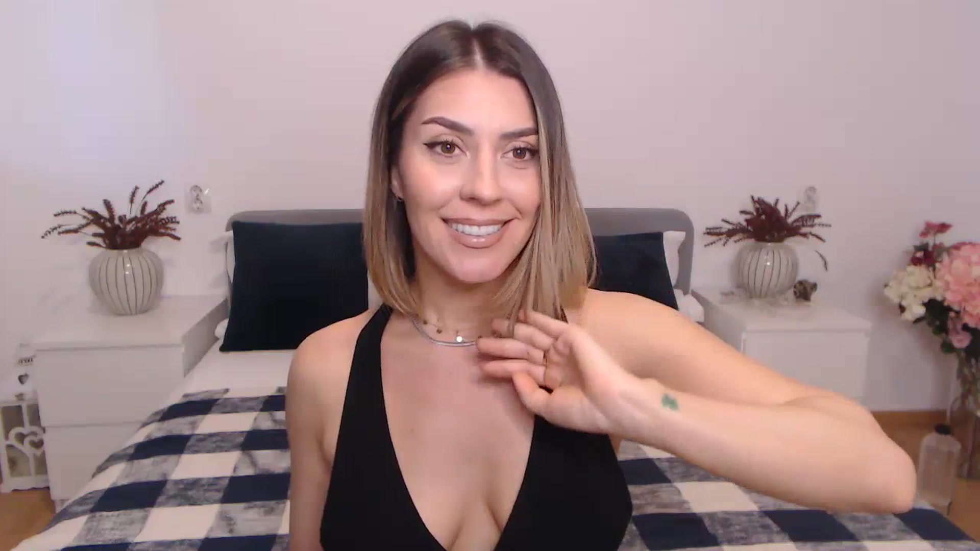 Gallery image thumbnail from BlueStocking's myfreecams stream on, 08/05/2023, 14:08 image 8 of 20