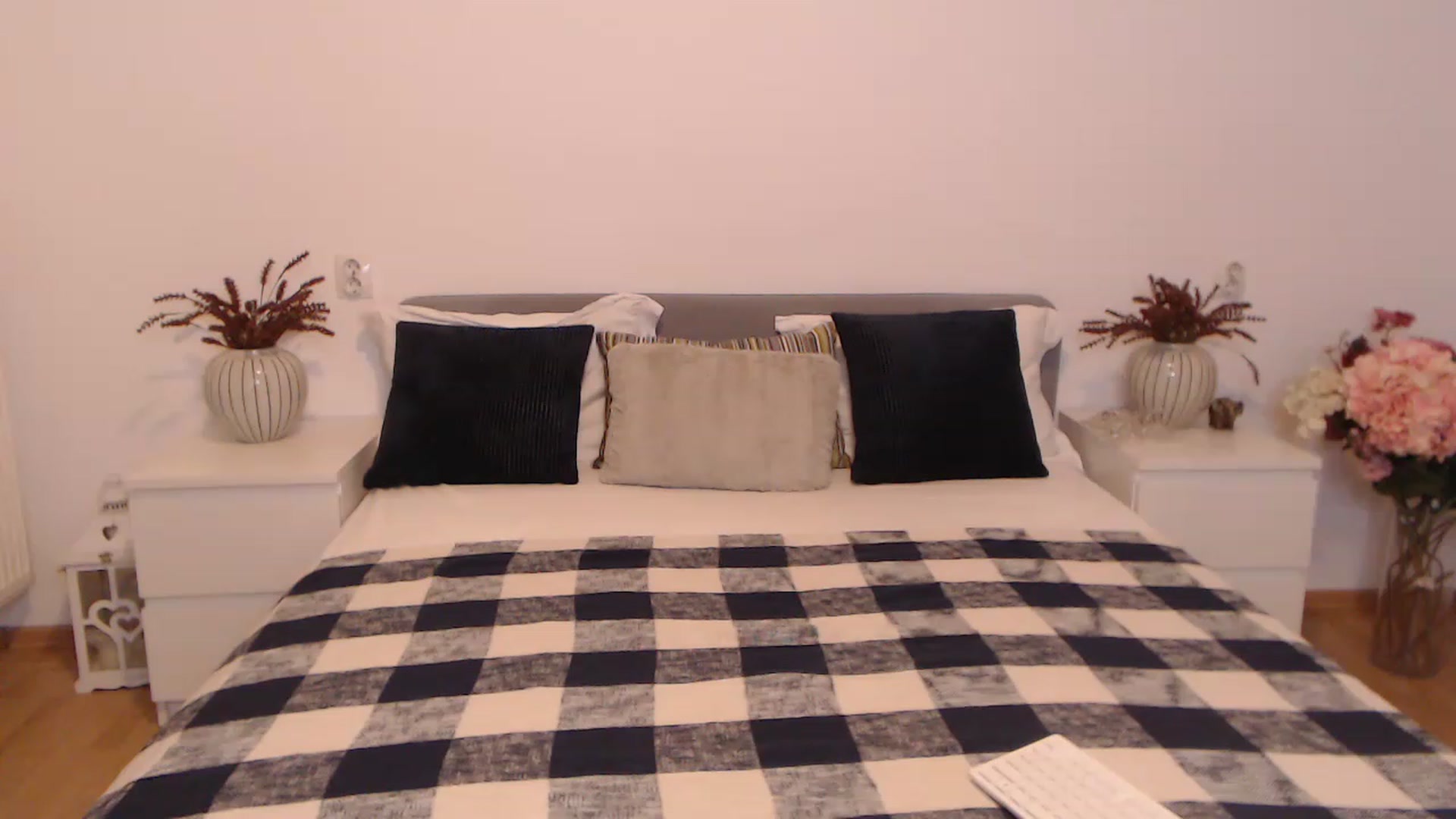 Gallery image thumbnail from BlueStocking's myfreecams stream on, 08/07/2023, 17:23 image 17 of 20