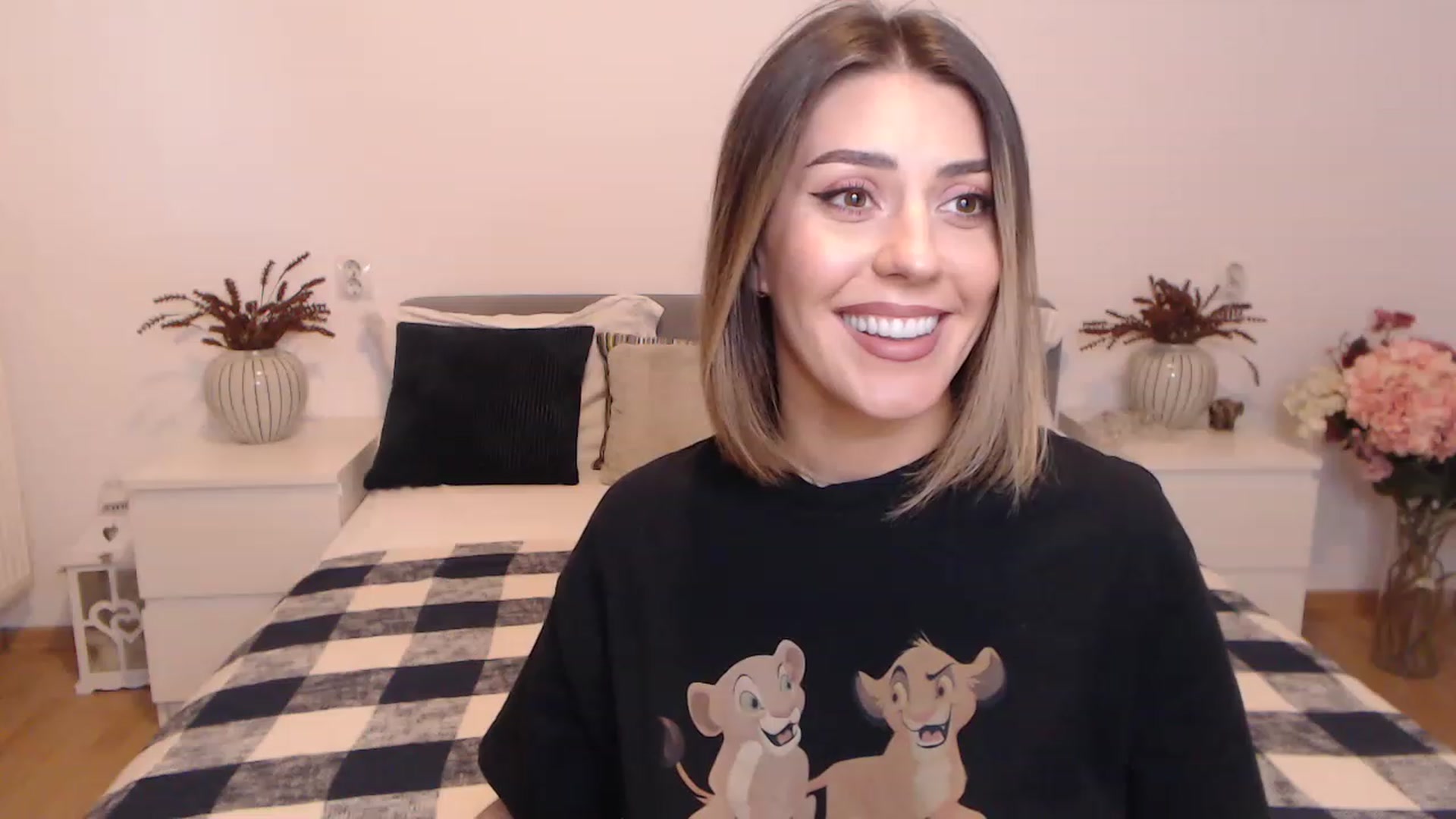 Gallery image thumbnail from BlueStocking's myfreecams stream on, 08/07/2023, 17:23 image 4 of 20