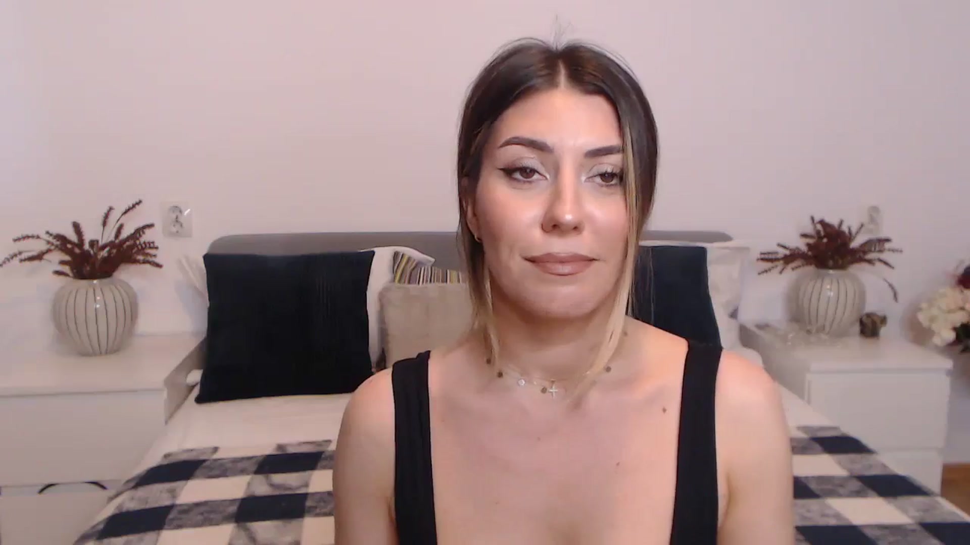 Gallery image thumbnail from BlueStocking's myfreecams stream on, 08/08/2023, 14:01 image 19 of 20