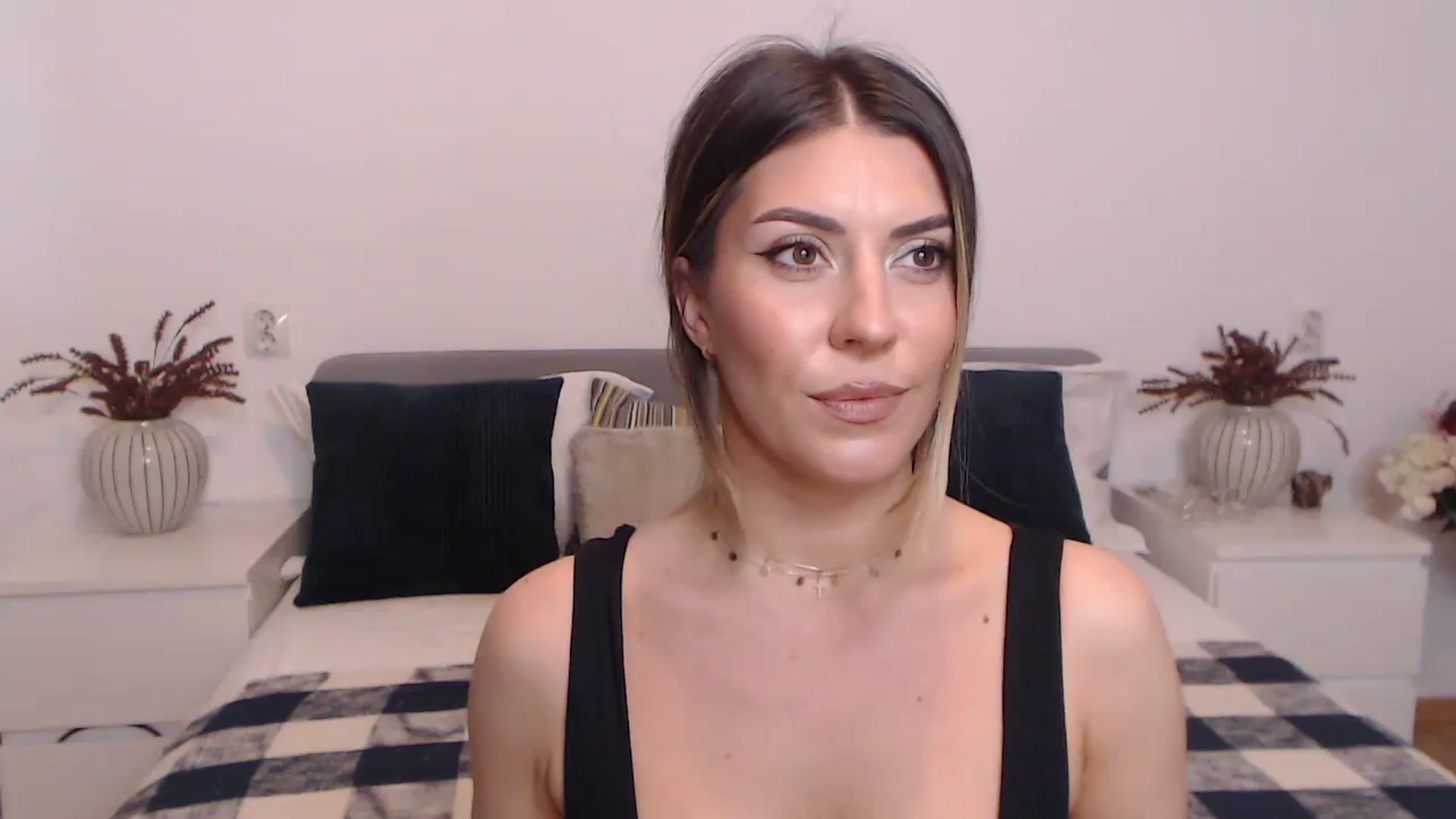 Gallery image thumbnail from BlueStocking's myfreecams stream on, 08/08/2023, 14:01 image 15 of 20