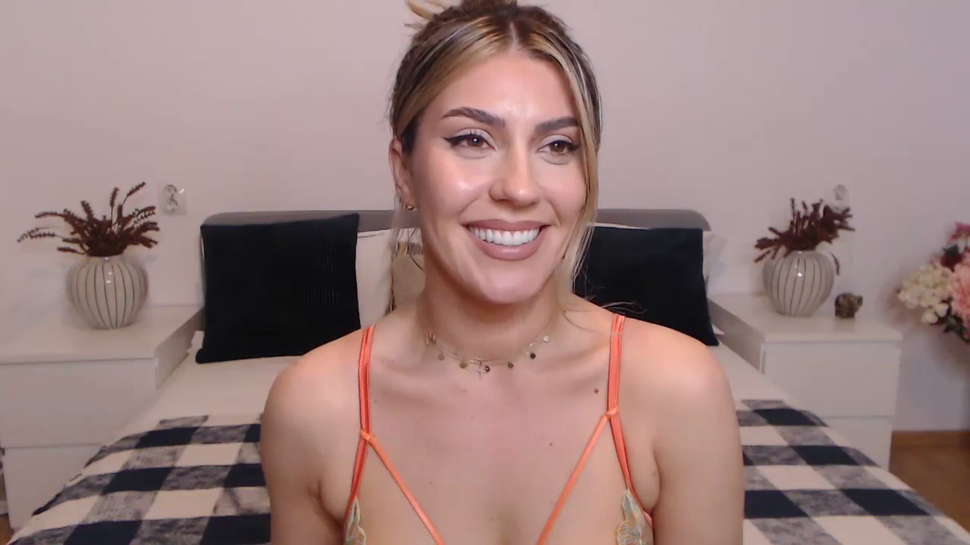 Gallery image thumbnail from BlueStocking's myfreecams stream on, 08/19/2023, 17:47 image 16 of 20