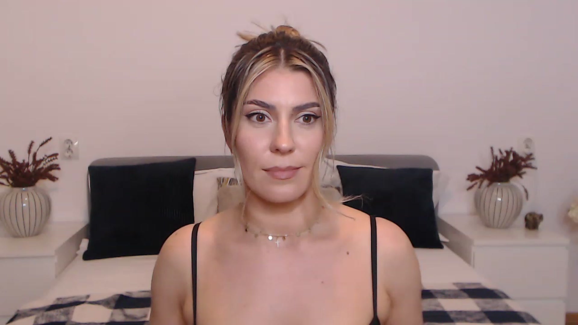 Gallery image thumbnail from BlueStocking's myfreecams stream on, 08/19/2023, 19:49 image 15 of 20