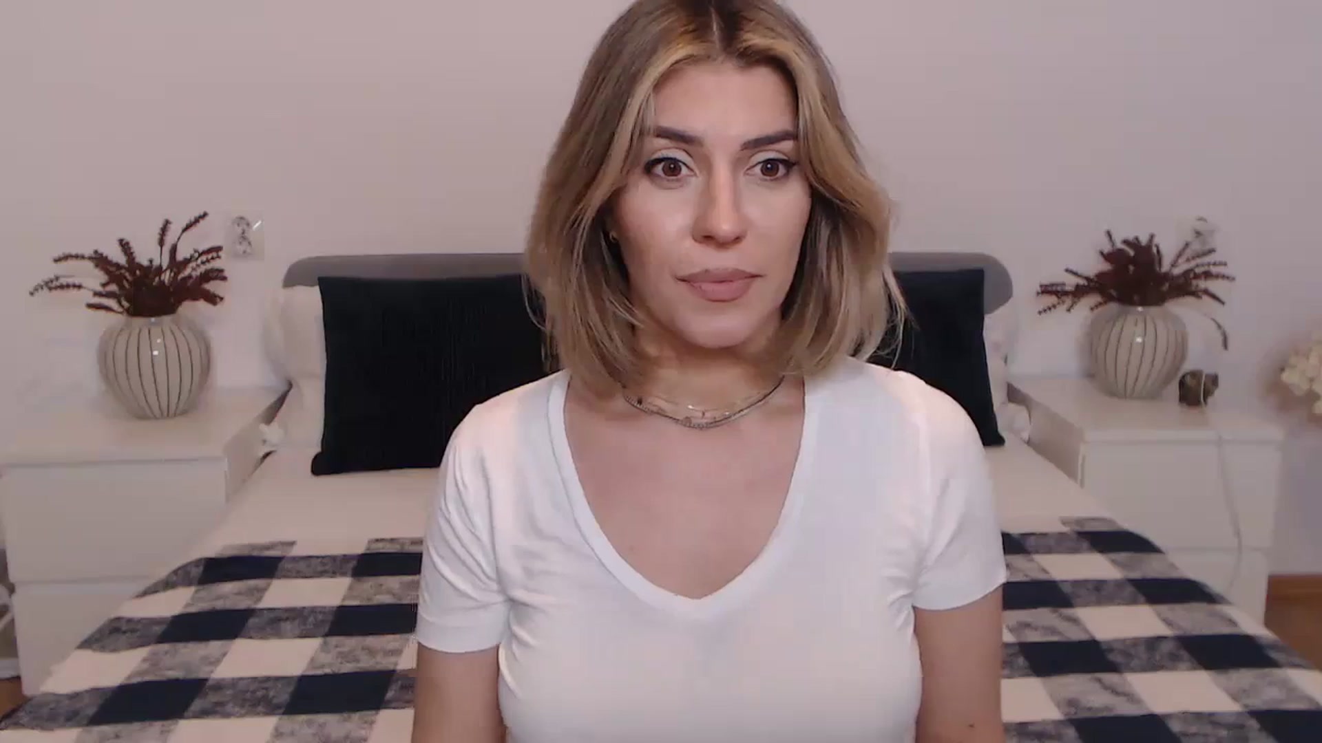 Gallery image thumbnail from BlueStocking's myfreecams stream on, 08/20/2023, 16:59 image 11 of 20