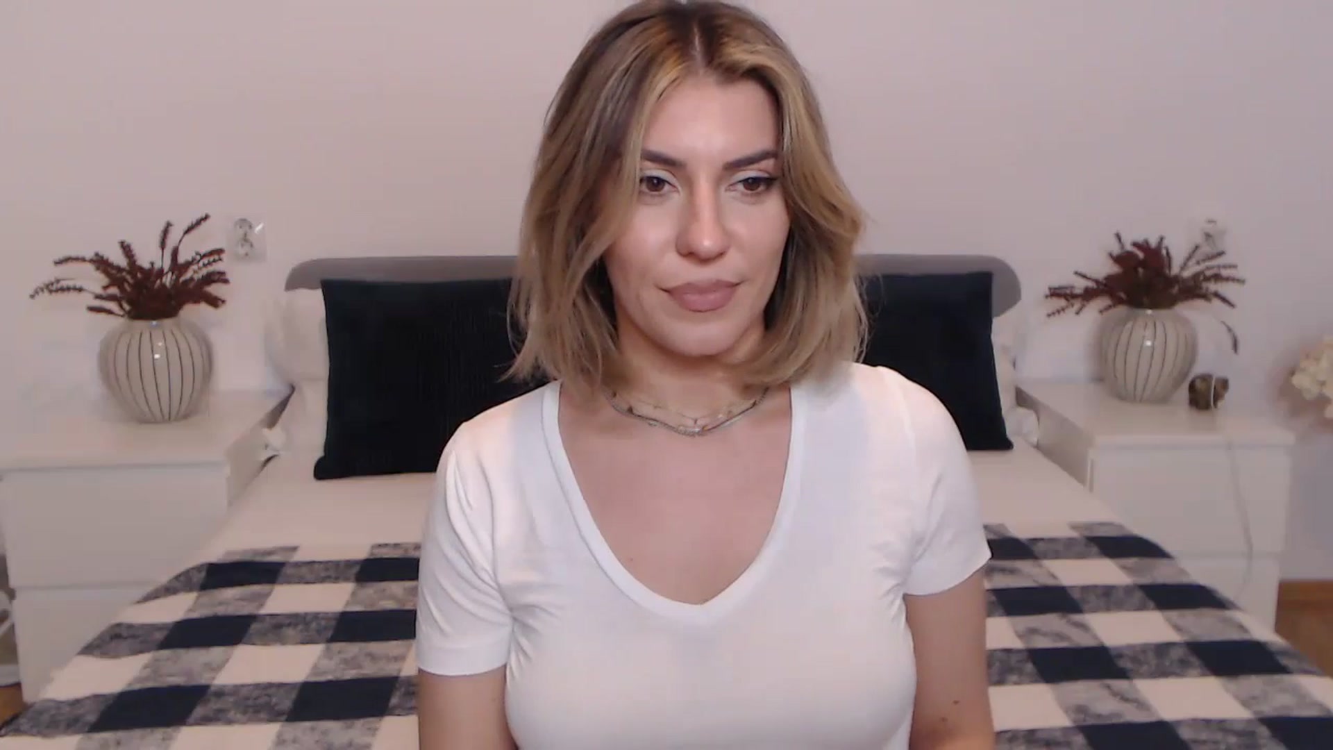 Gallery image thumbnail from BlueStocking's myfreecams stream on, 08/20/2023, 16:59 image 7 of 20