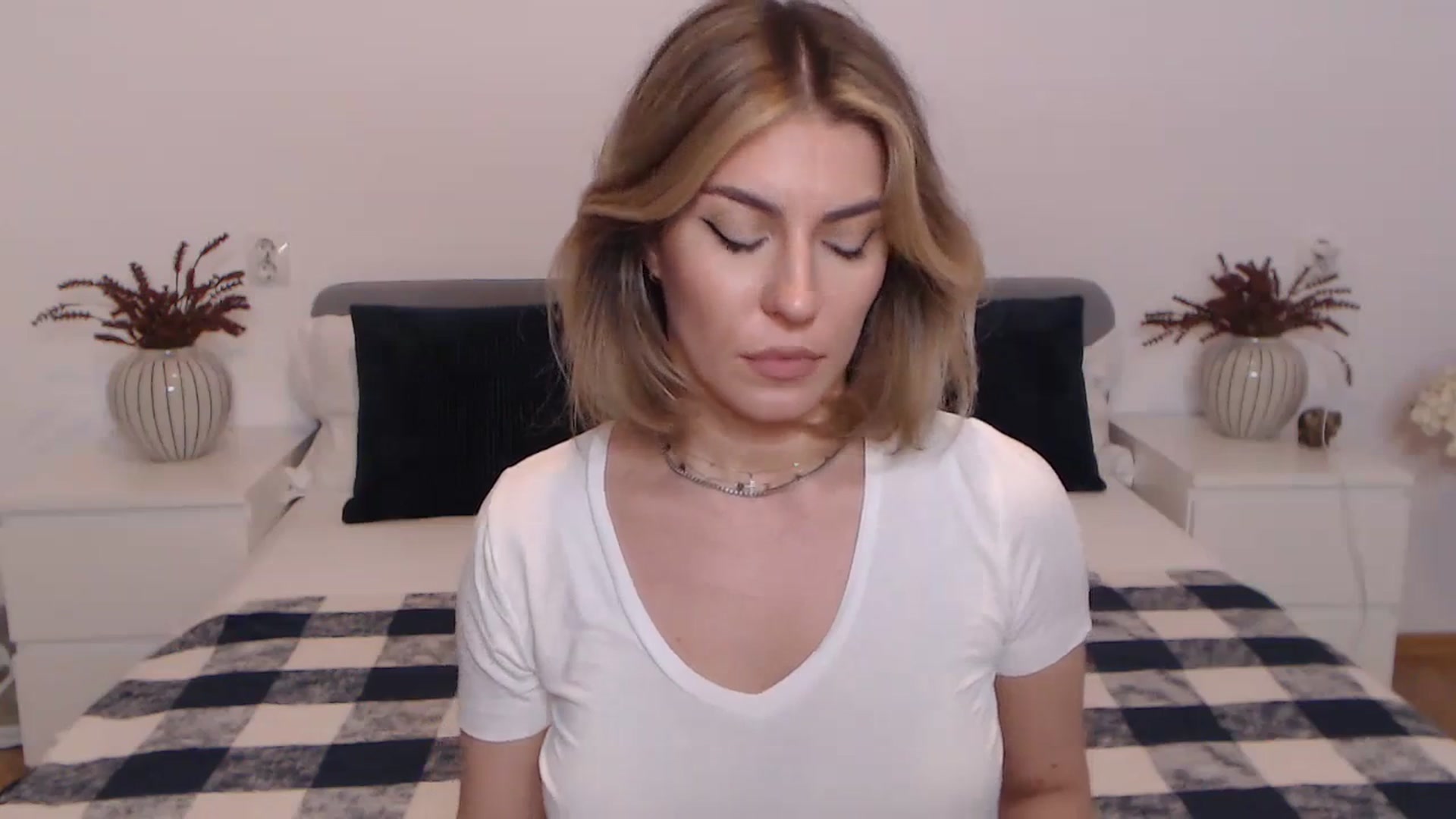 Gallery image thumbnail from BlueStocking's myfreecams stream on, 08/20/2023, 16:59 image 15 of 20