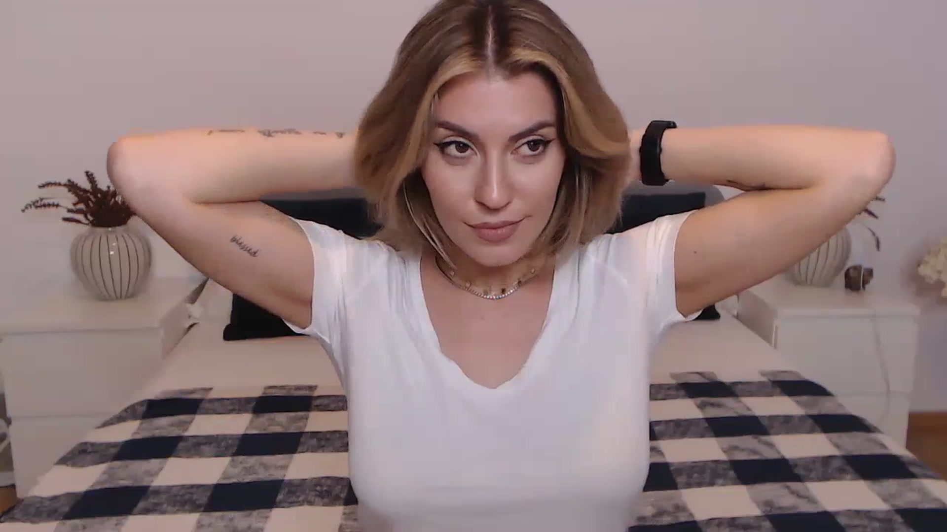 Gallery image thumbnail from BlueStocking's myfreecams stream on, 08/20/2023, 16:59 image 3 of 20
