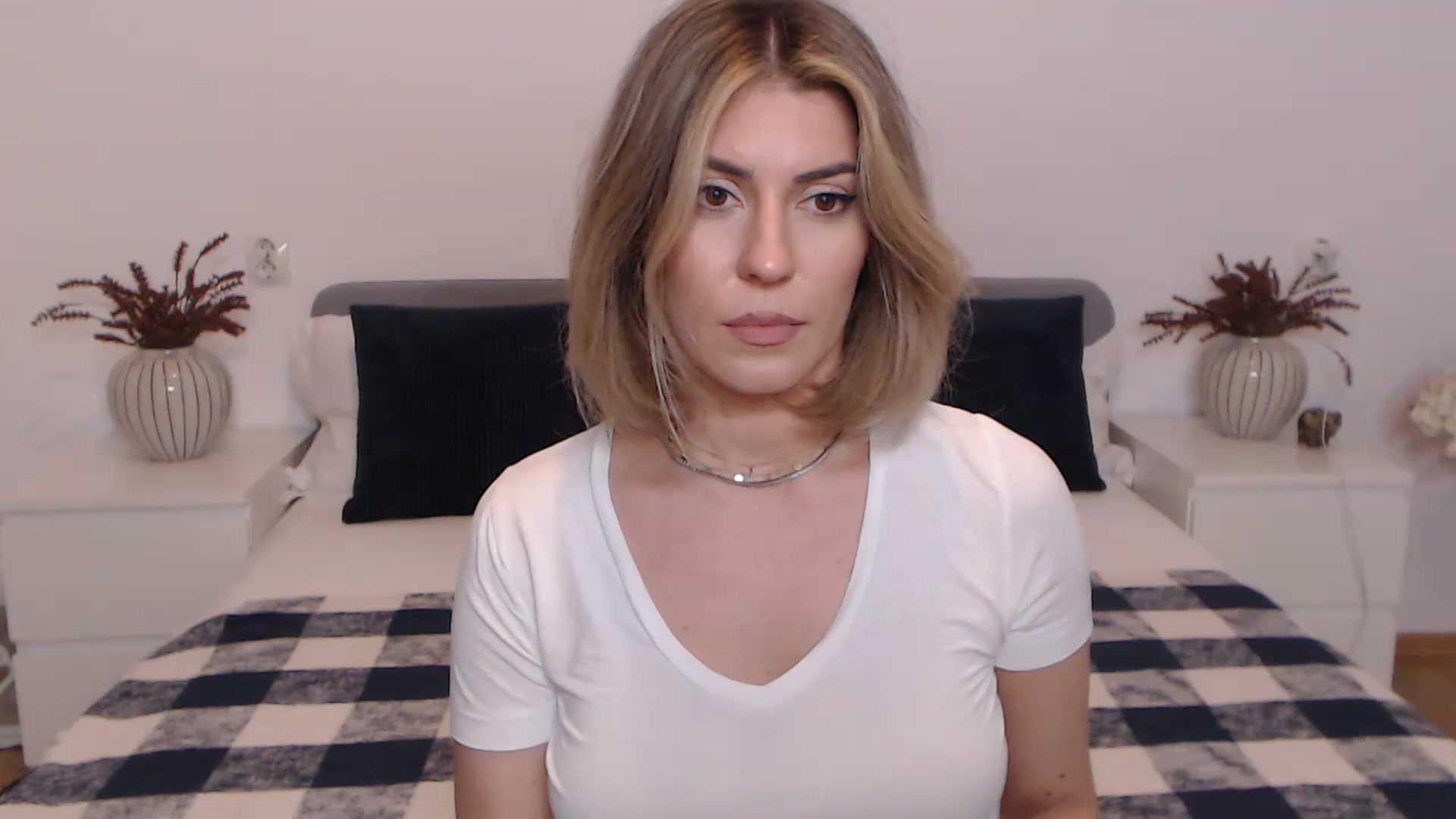Gallery image thumbnail from BlueStocking's myfreecams stream on, 08/20/2023, 16:59 image 17 of 20