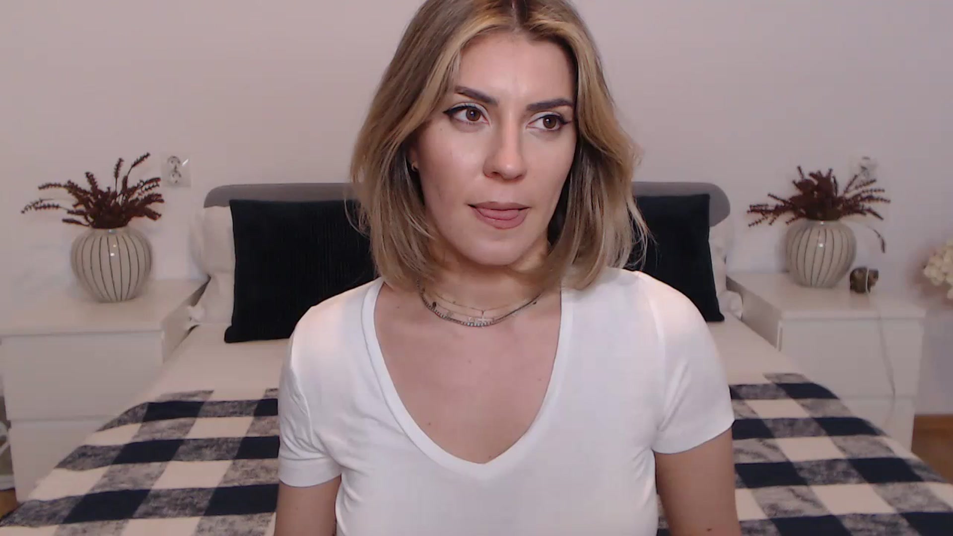 Gallery image thumbnail from BlueStocking's myfreecams stream on, 08/20/2023, 16:59 image 10 of 20