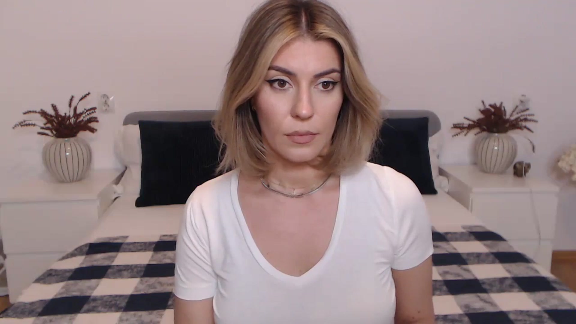 Gallery image thumbnail from BlueStocking's myfreecams stream on, 08/20/2023, 16:59 image 18 of 20
