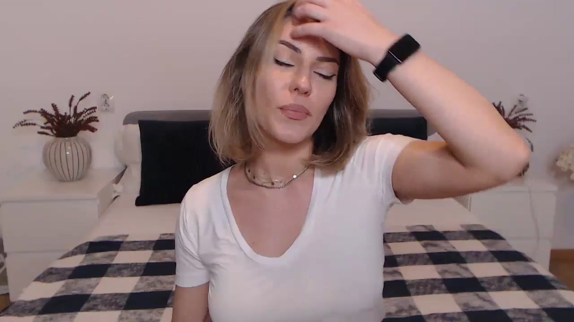 Gallery image thumbnail from BlueStocking's myfreecams stream on, 08/20/2023, 16:59 image 5 of 20