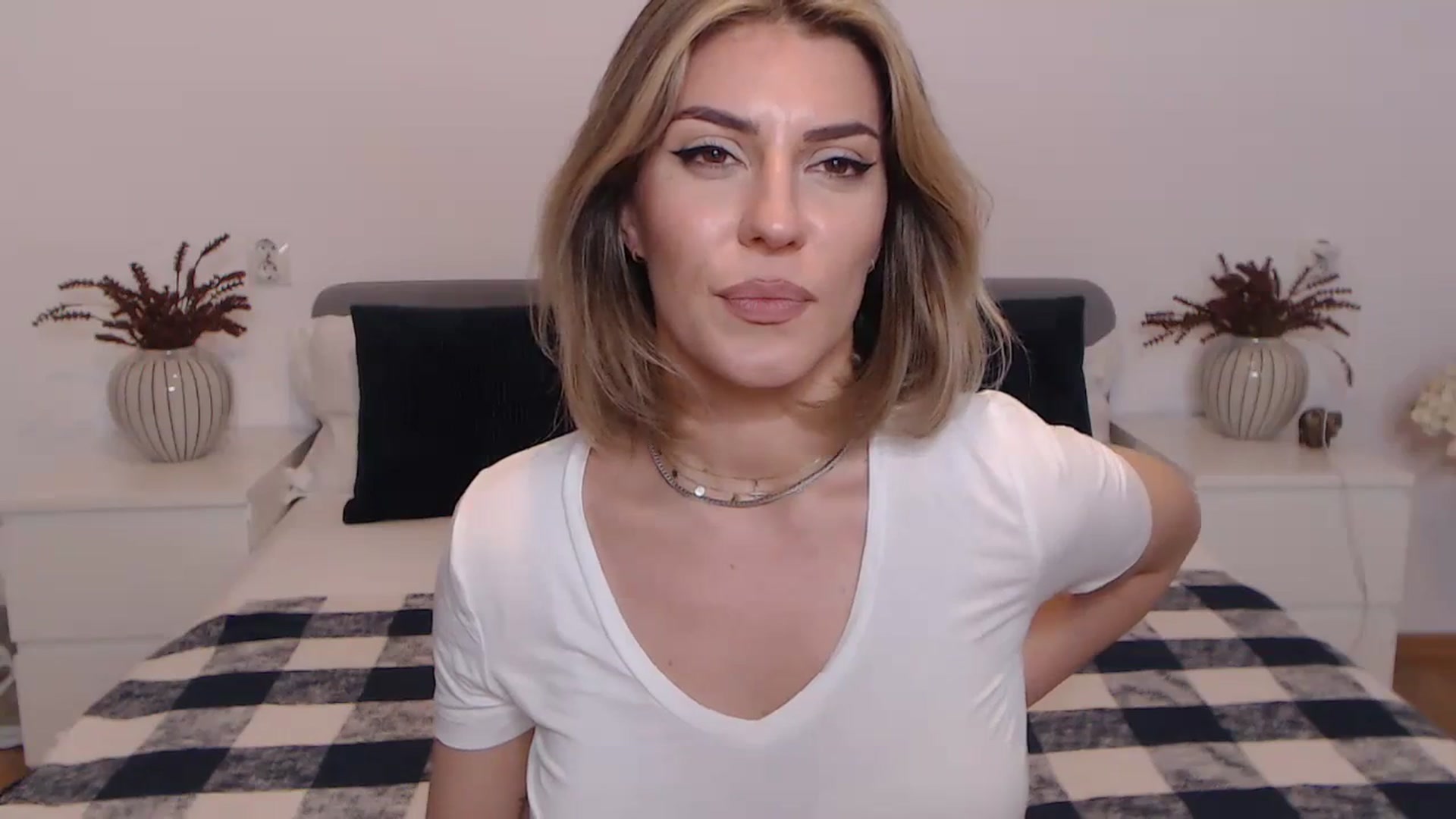 Gallery image thumbnail from BlueStocking's myfreecams stream on, 08/20/2023, 16:59 image 9 of 20