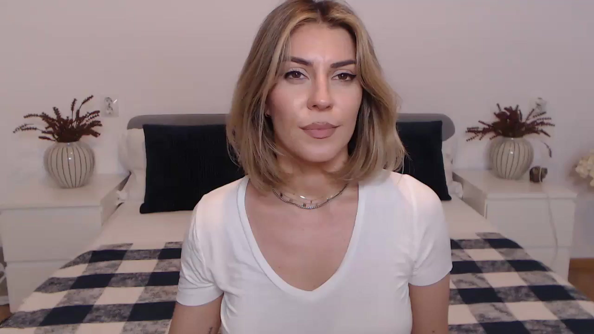 Gallery image thumbnail from BlueStocking's myfreecams stream on, 08/20/2023, 16:59 image 13 of 20