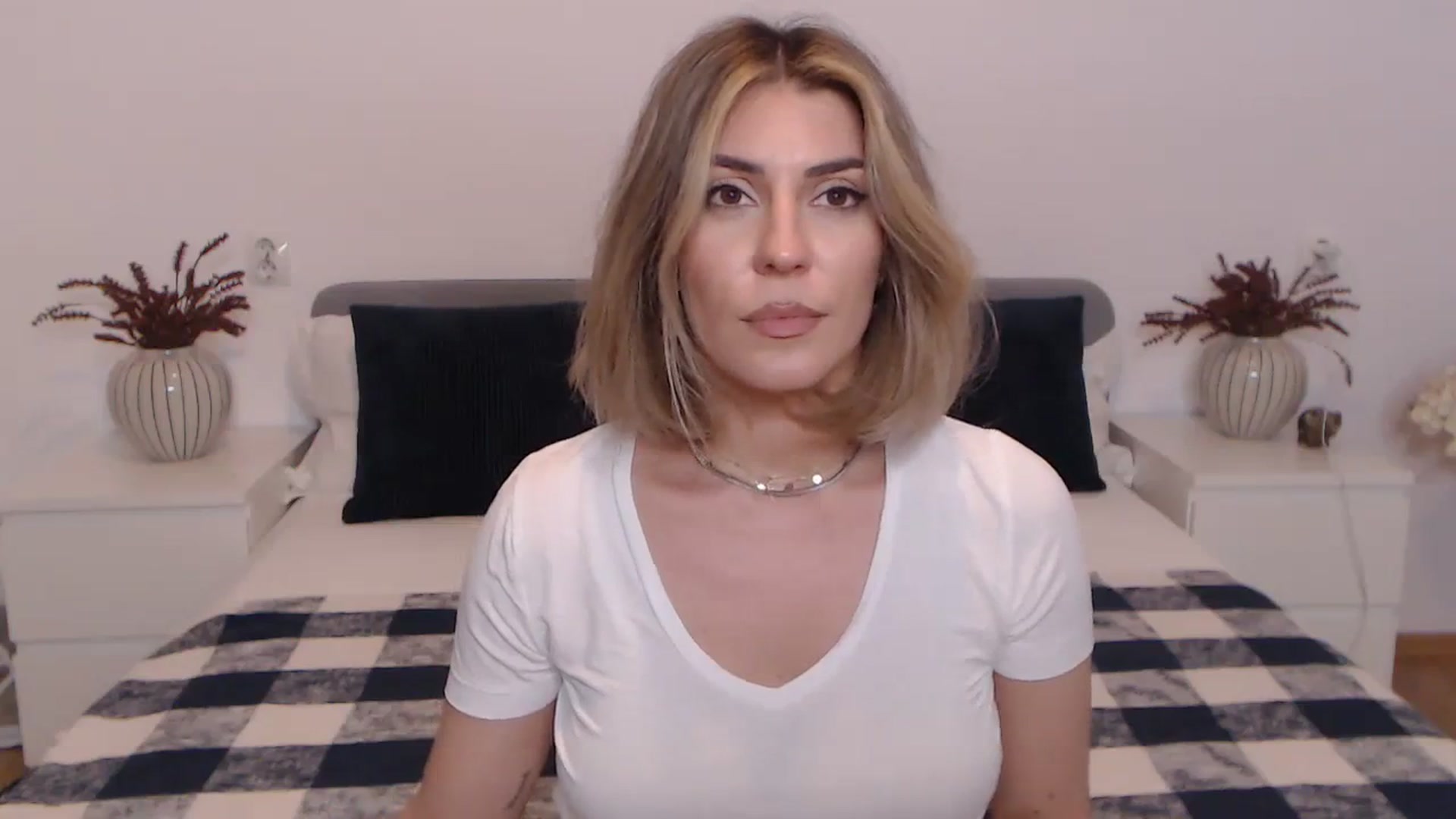 Gallery image thumbnail from BlueStocking's myfreecams stream on, 08/20/2023, 16:59 image 16 of 20