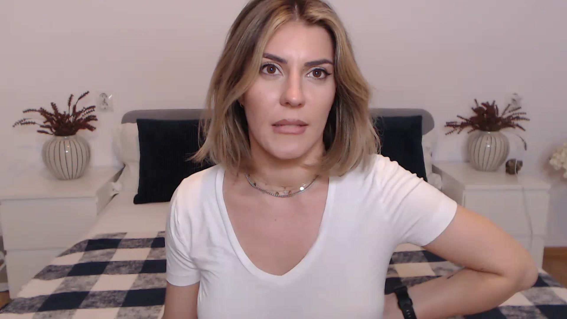 Gallery image thumbnail from BlueStocking's myfreecams stream on, 08/20/2023, 16:59 image 6 of 20