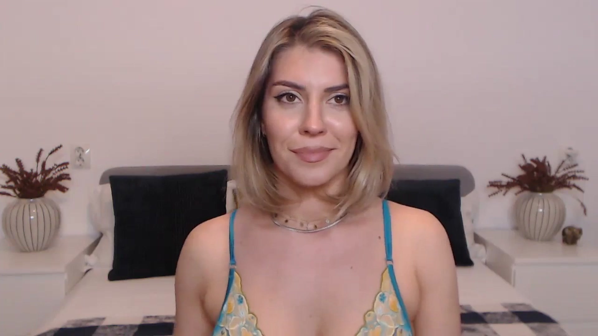Gallery image thumbnail from BlueStocking's myfreecams stream on, 08/20/2023, 19:01 image 15 of 20