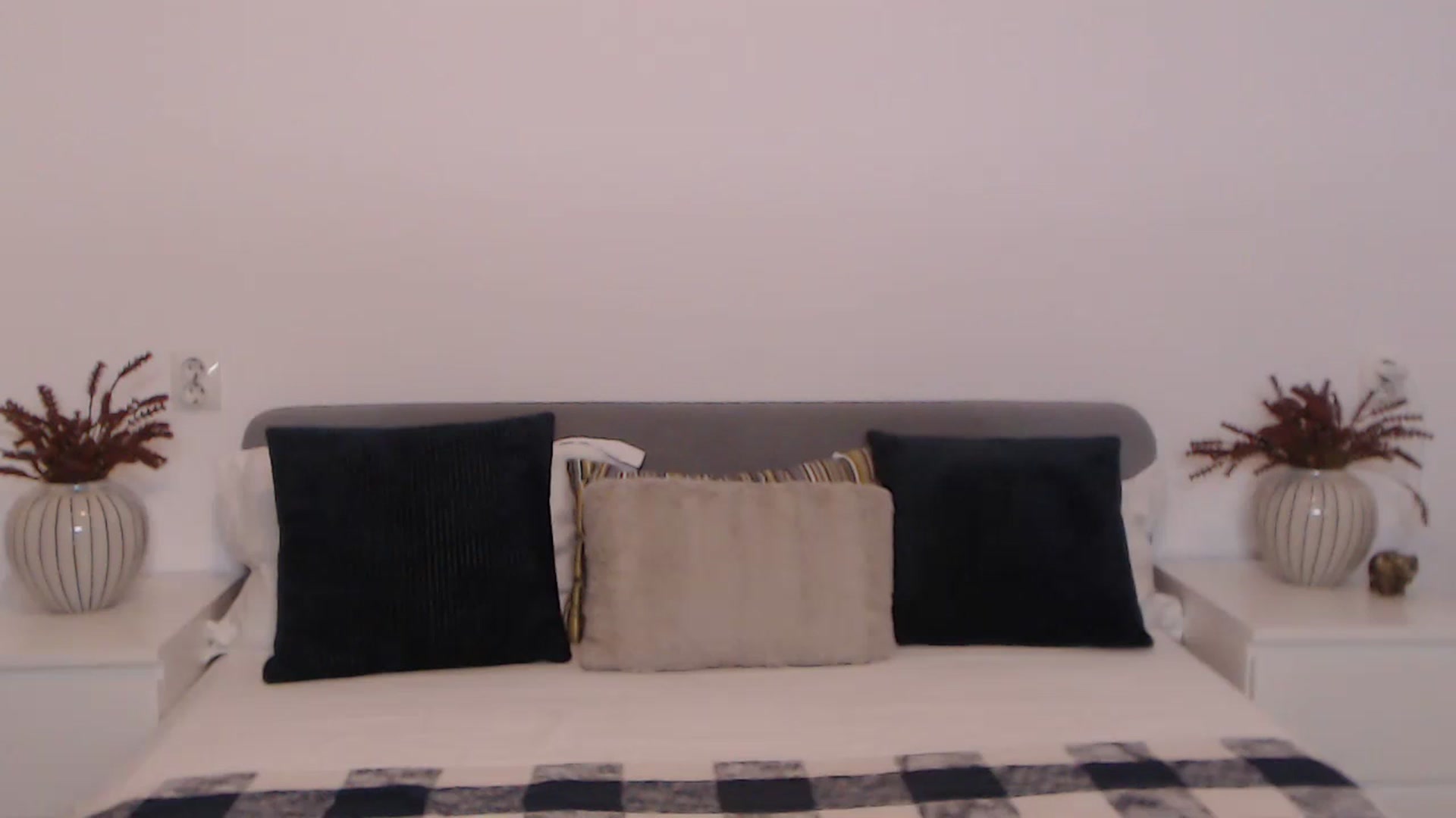 Gallery image thumbnail from BlueStocking's myfreecams stream on, 08/20/2023, 19:01 image 14 of 20