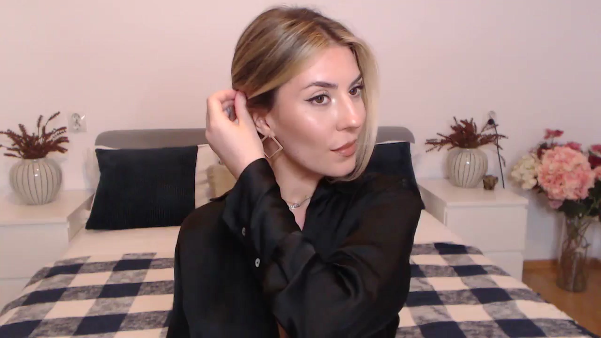 Gallery image thumbnail from BlueStocking's myfreecams stream on, 08/21/2023, 17:14 image 1 of 20