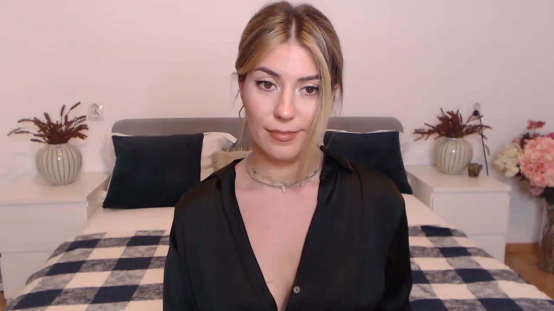 Gallery image thumbnail from BlueStocking's myfreecams stream on, 08/21/2023, 17:14 image 7 of 20