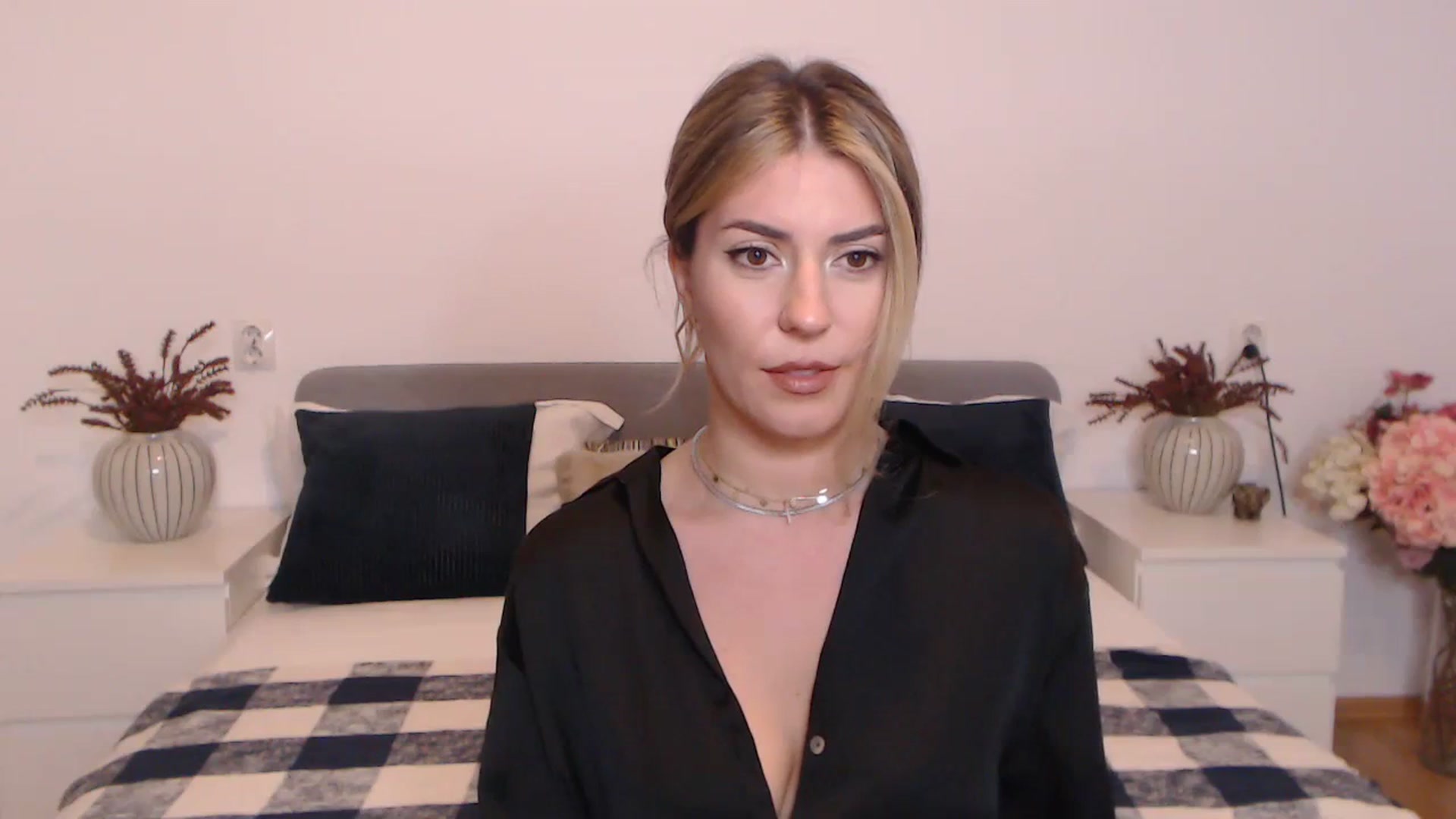 Gallery image thumbnail from BlueStocking's myfreecams stream on, 08/21/2023, 17:14 image 15 of 20