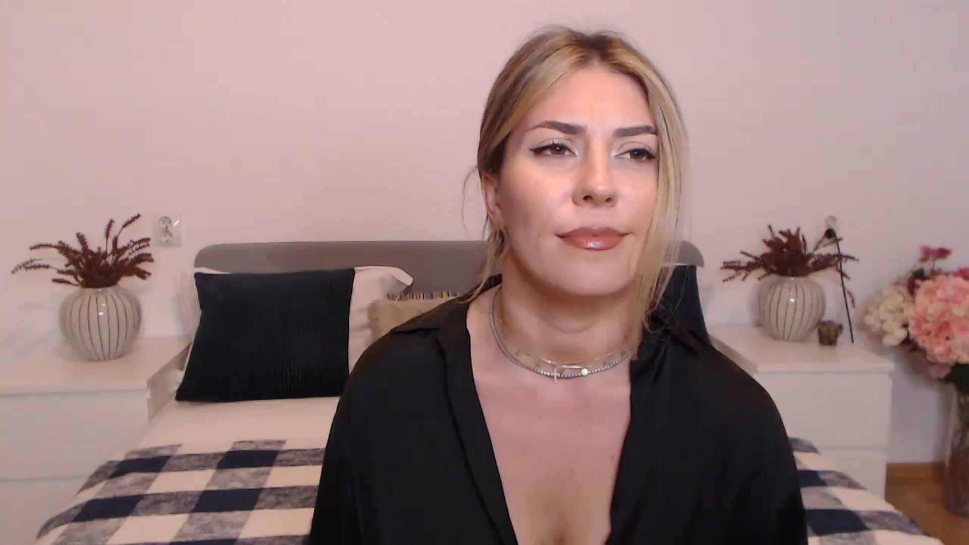 Gallery image thumbnail from BlueStocking's myfreecams stream on, 08/21/2023, 17:14 image 20 of 20