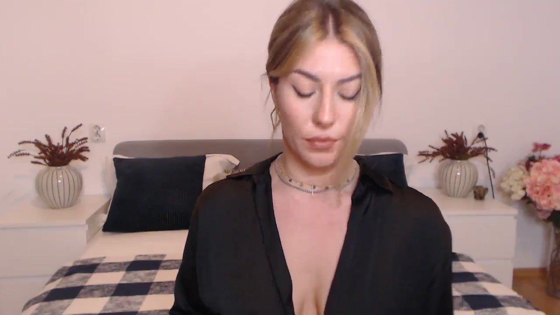 Gallery image thumbnail from BlueStocking's myfreecams stream on, 08/21/2023, 17:14 image 10 of 20