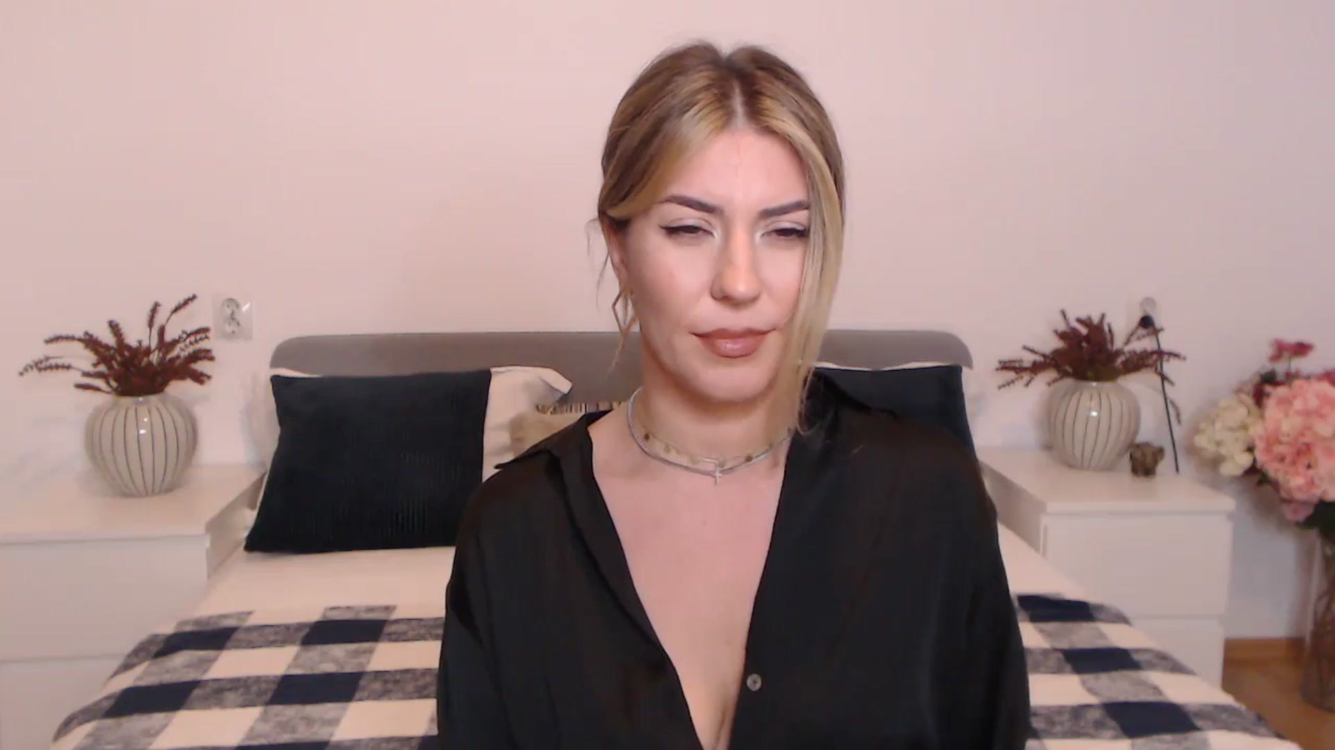 Gallery image thumbnail from BlueStocking's myfreecams stream on, 08/21/2023, 17:14 image 14 of 20