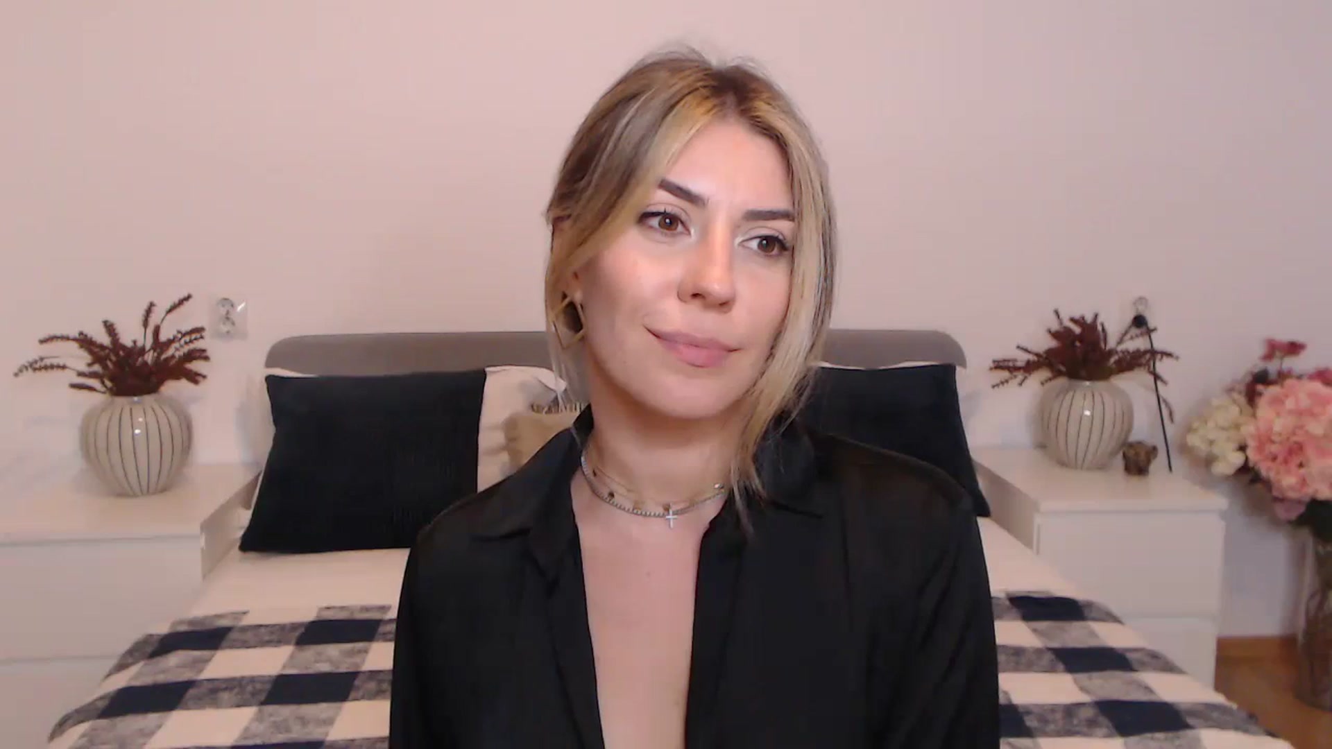 Gallery image thumbnail from BlueStocking's myfreecams stream on, 08/21/2023, 19:17 image 15 of 20