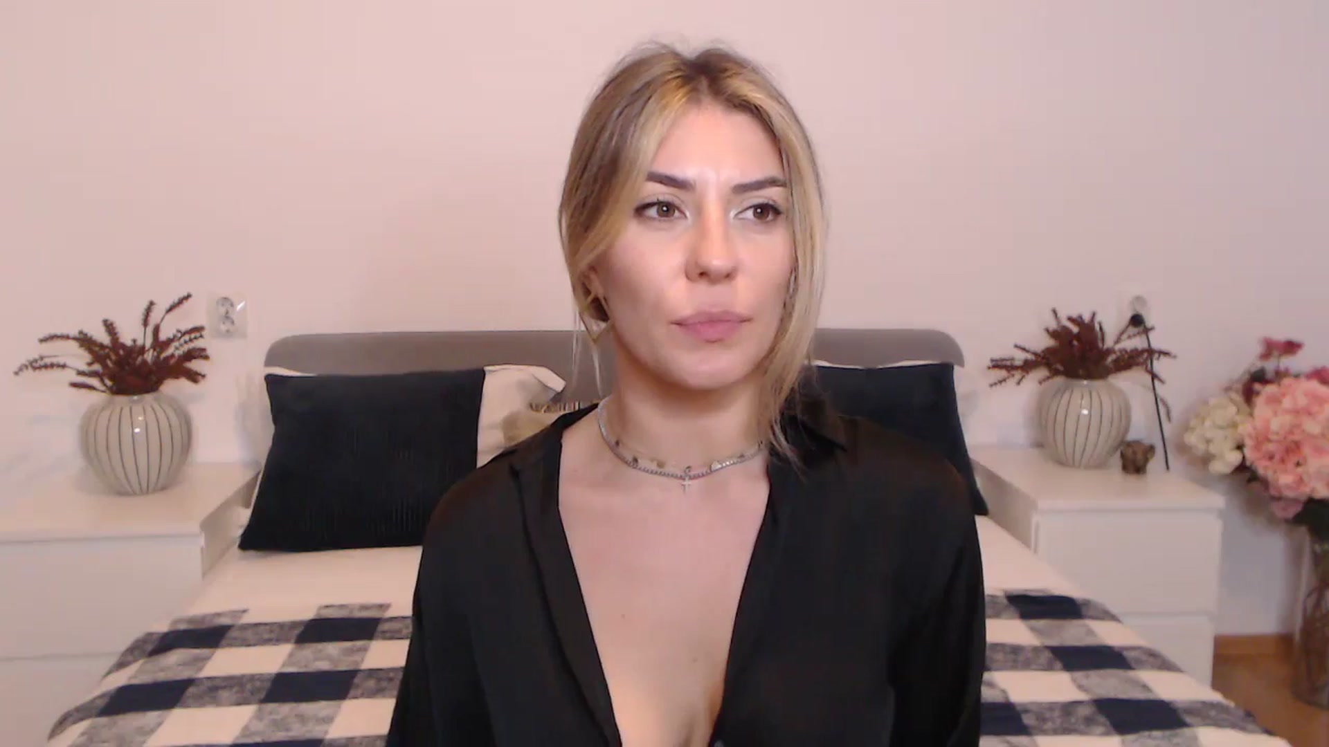 Gallery image thumbnail from BlueStocking's myfreecams stream on, 08/21/2023, 19:17 image 20 of 20