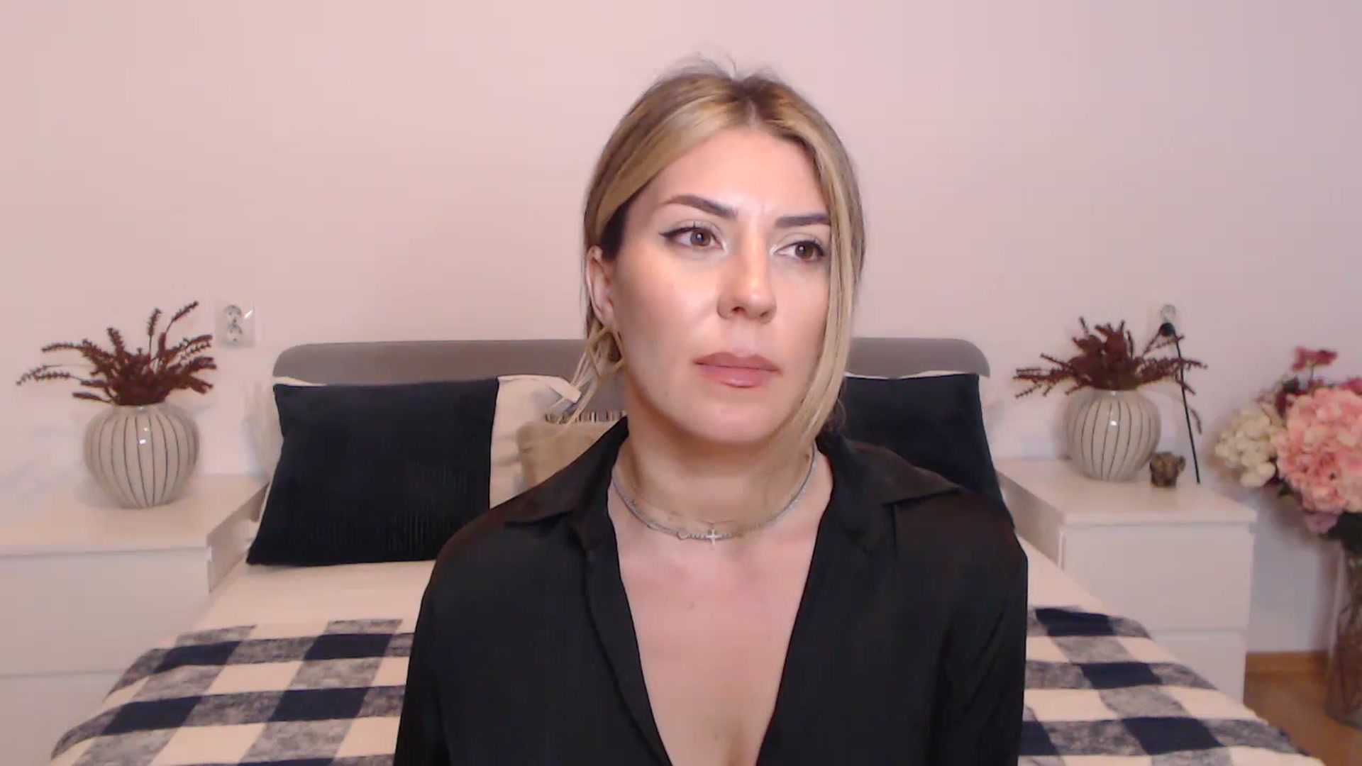 Gallery image thumbnail from BlueStocking's myfreecams stream on, 08/21/2023, 19:17 image 3 of 20
