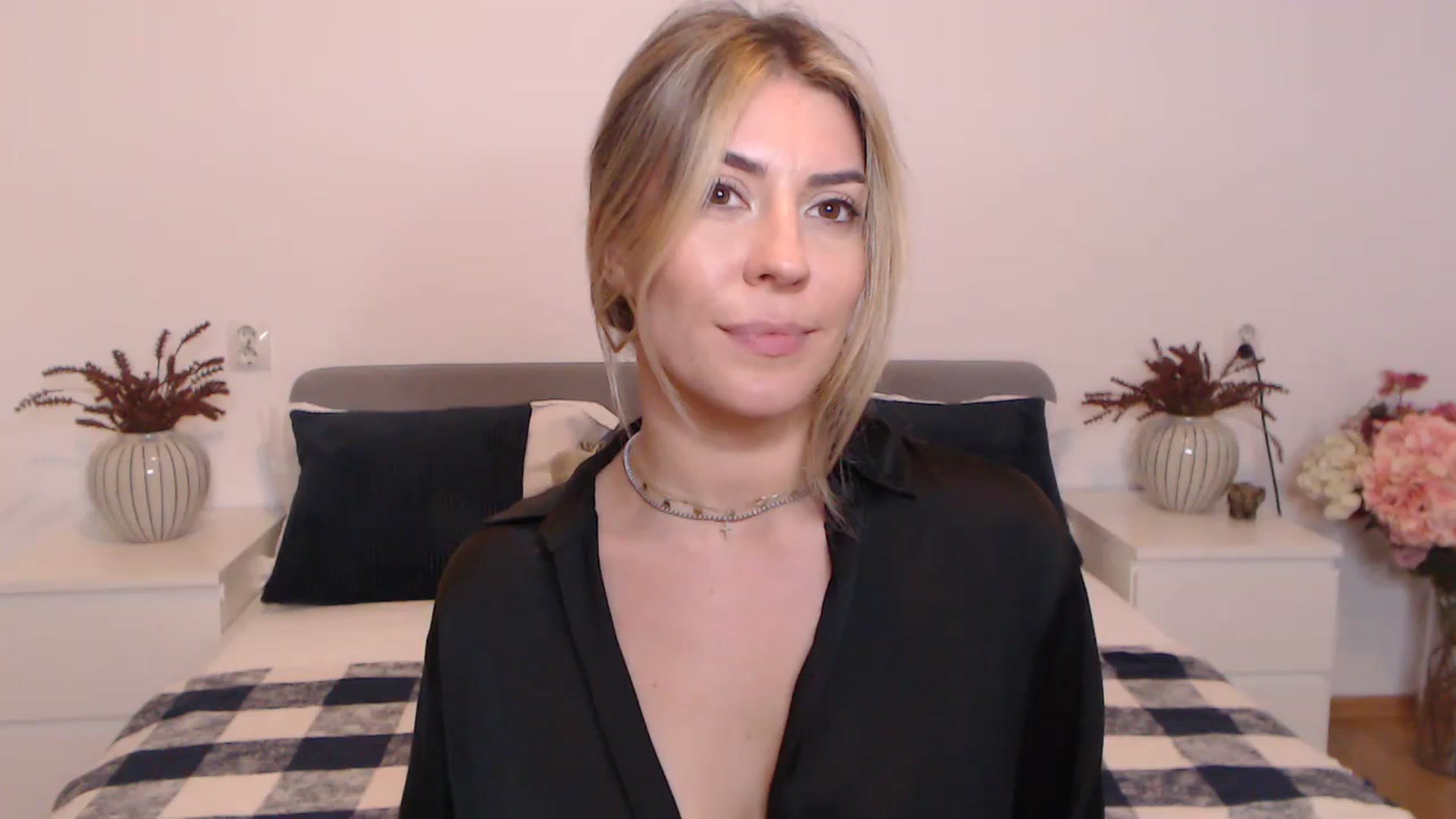 Gallery image thumbnail from BlueStocking's myfreecams stream on, 08/21/2023, 19:17 image 19 of 20