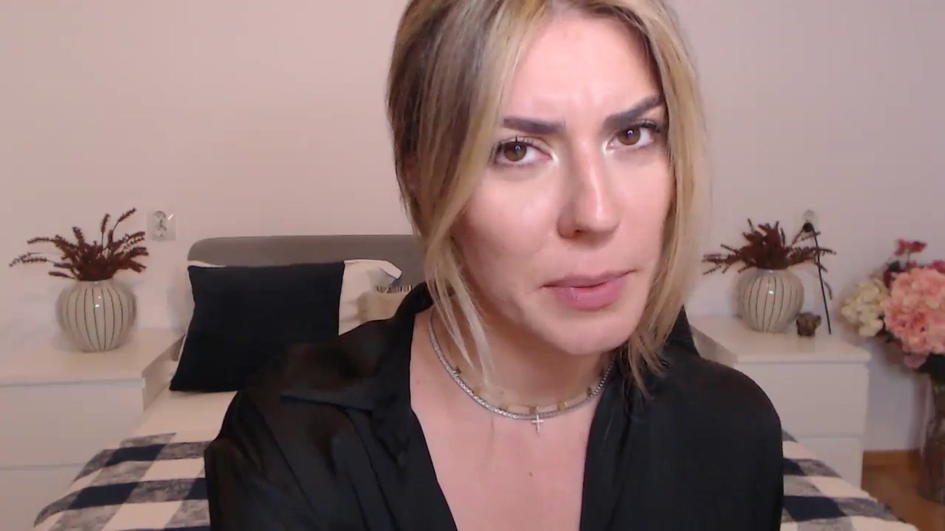 Gallery image thumbnail from BlueStocking's myfreecams stream on, 08/21/2023, 19:17 image 13 of 20